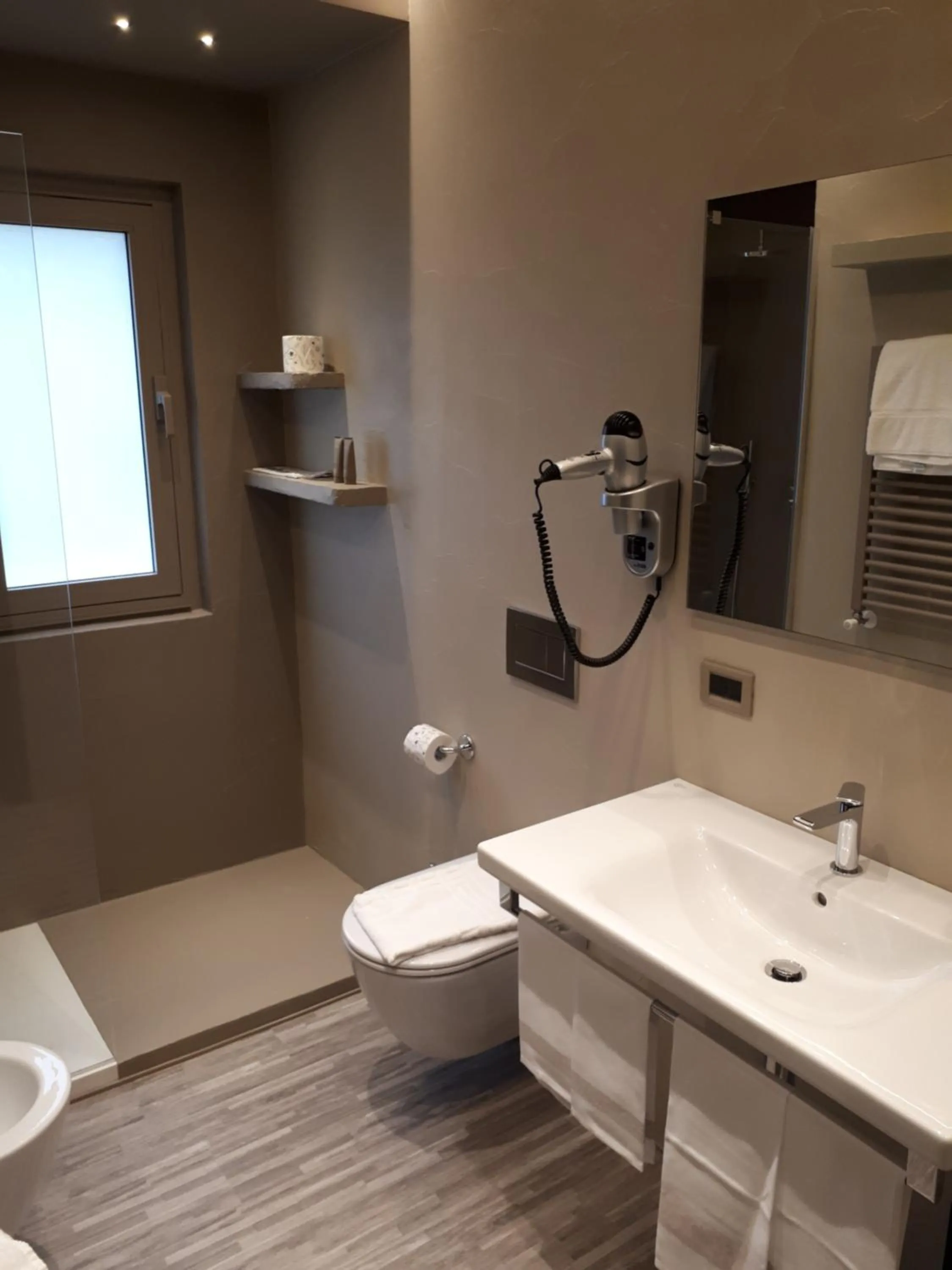 Shower in Manuelina Taste Hotel