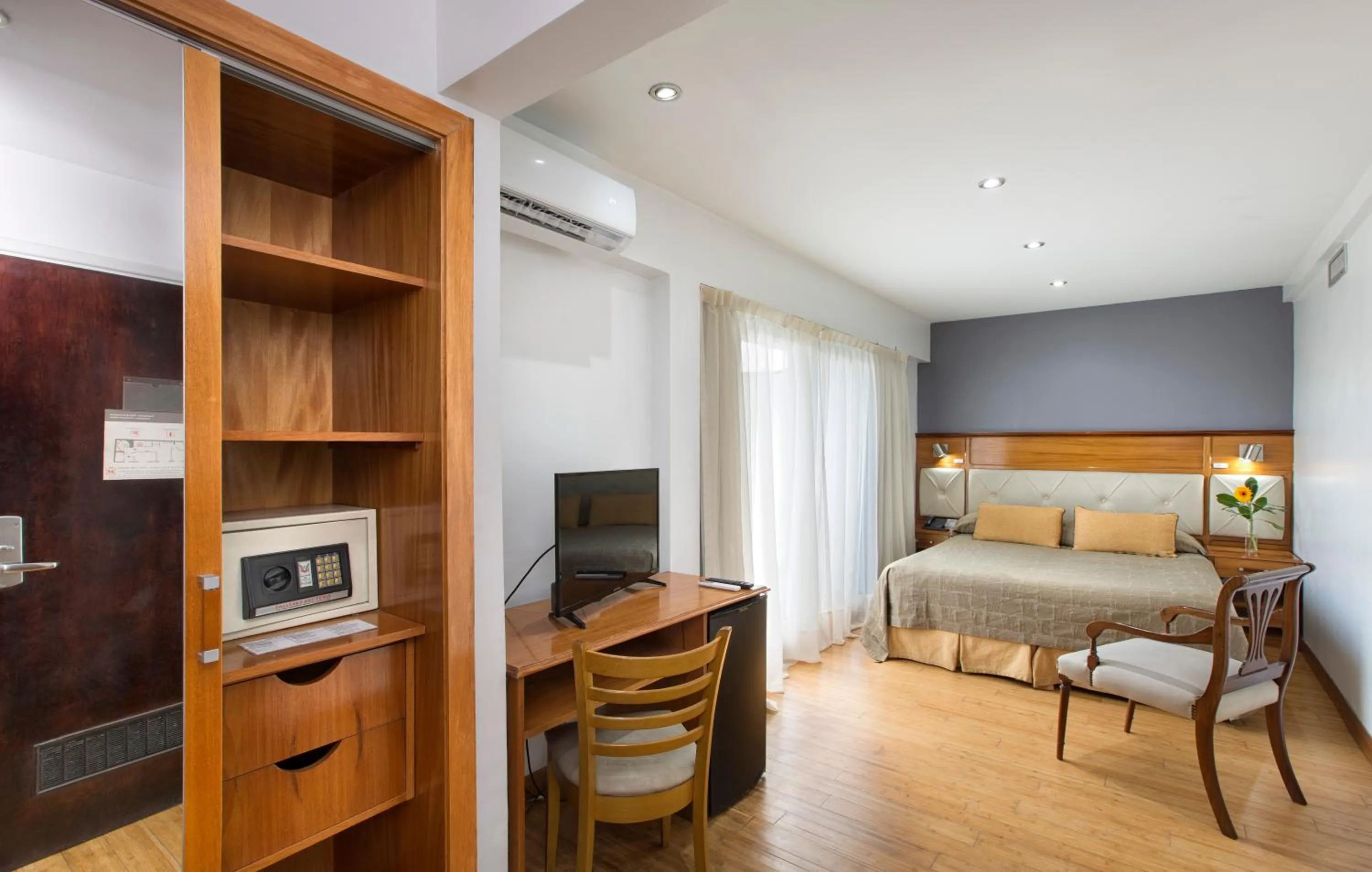 Bedroom, Bed in Embajador Hotel