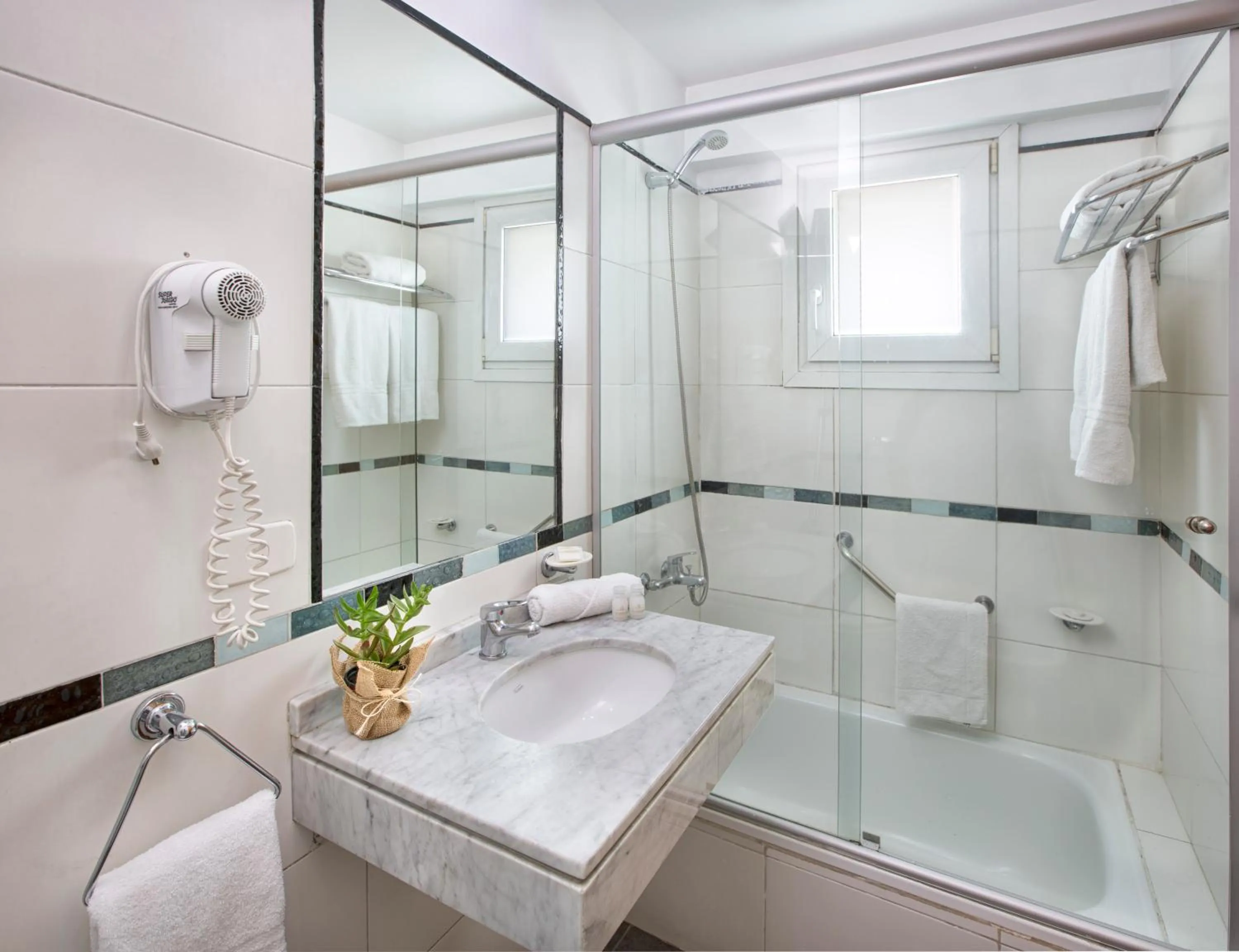 Bathroom in Embajador Hotel