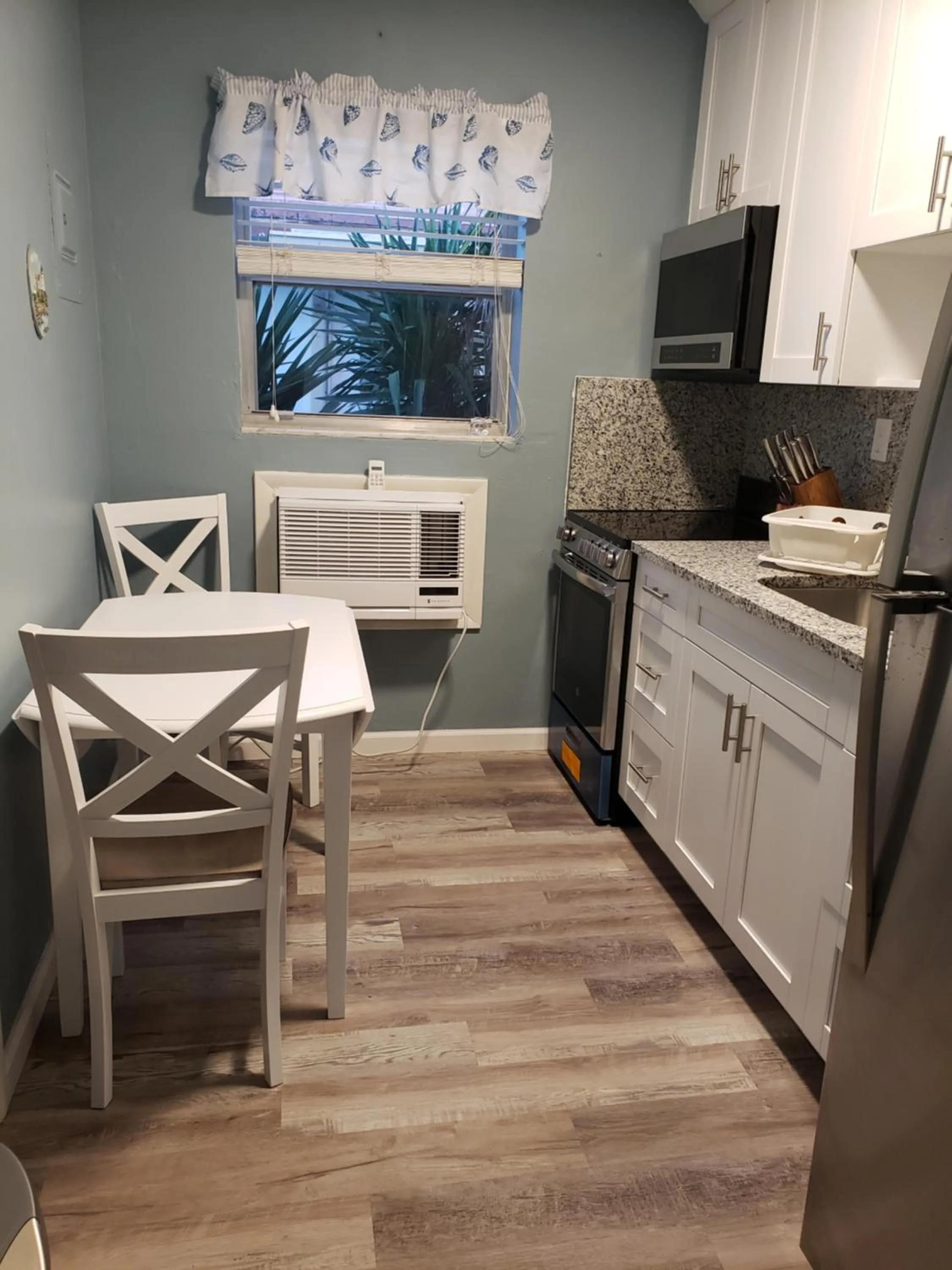 Kitchen or kitchenette in Ashley Brooke Beach Resort