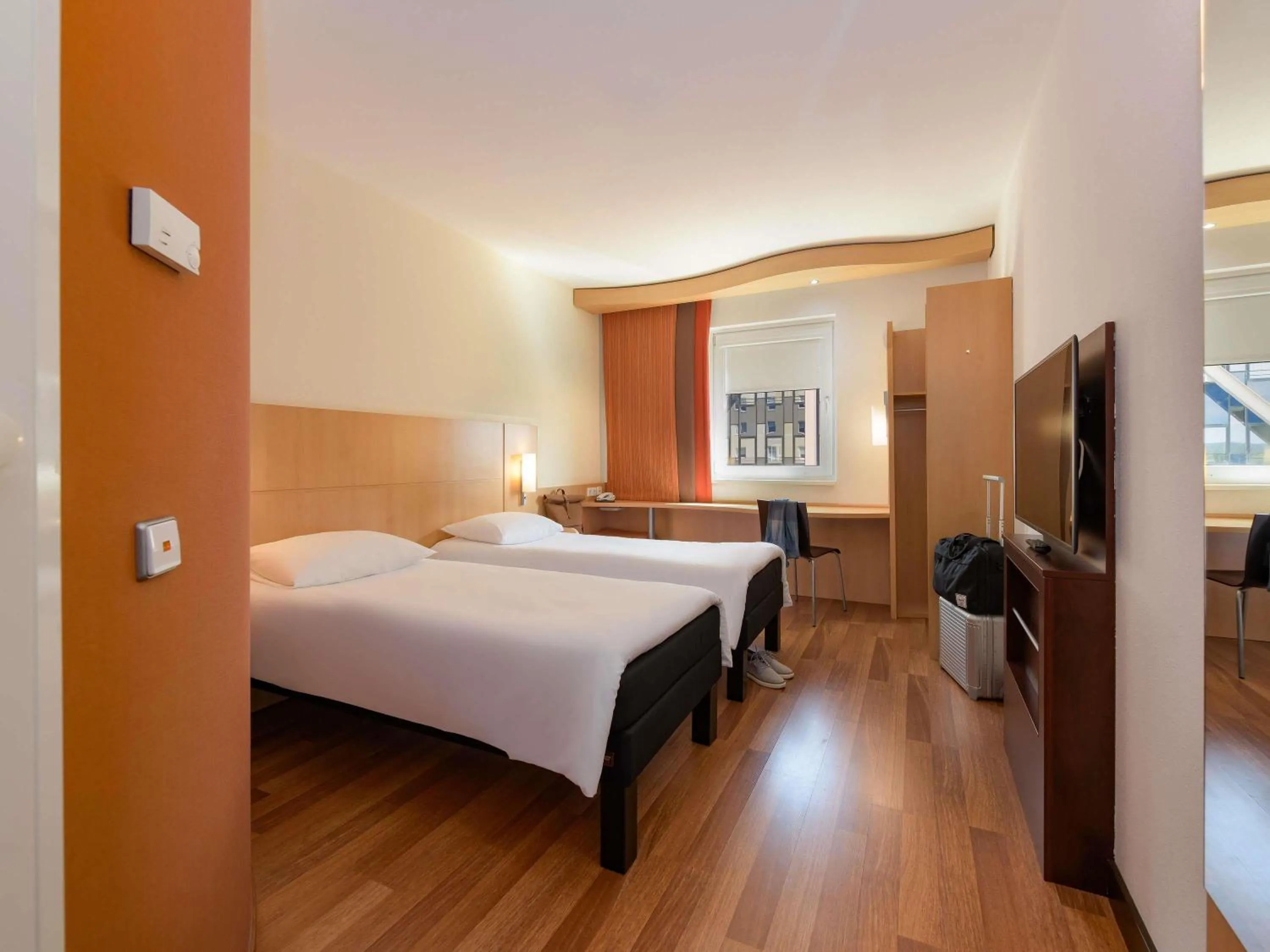 Bedroom, Bed in ibis Stuttgart Airport Messe