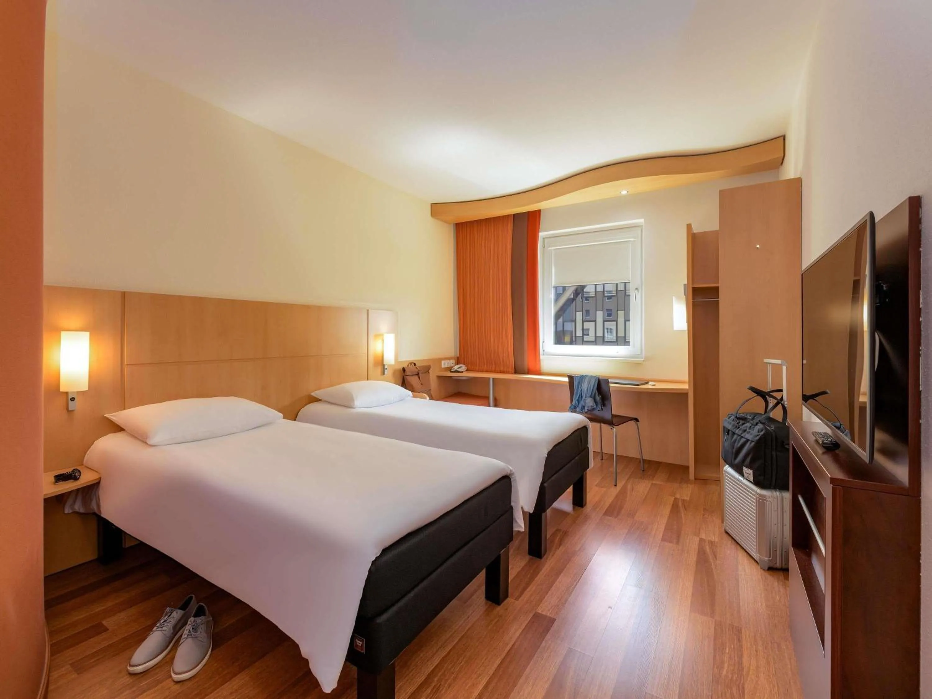 Bedroom, Bed in ibis Stuttgart Airport Messe
