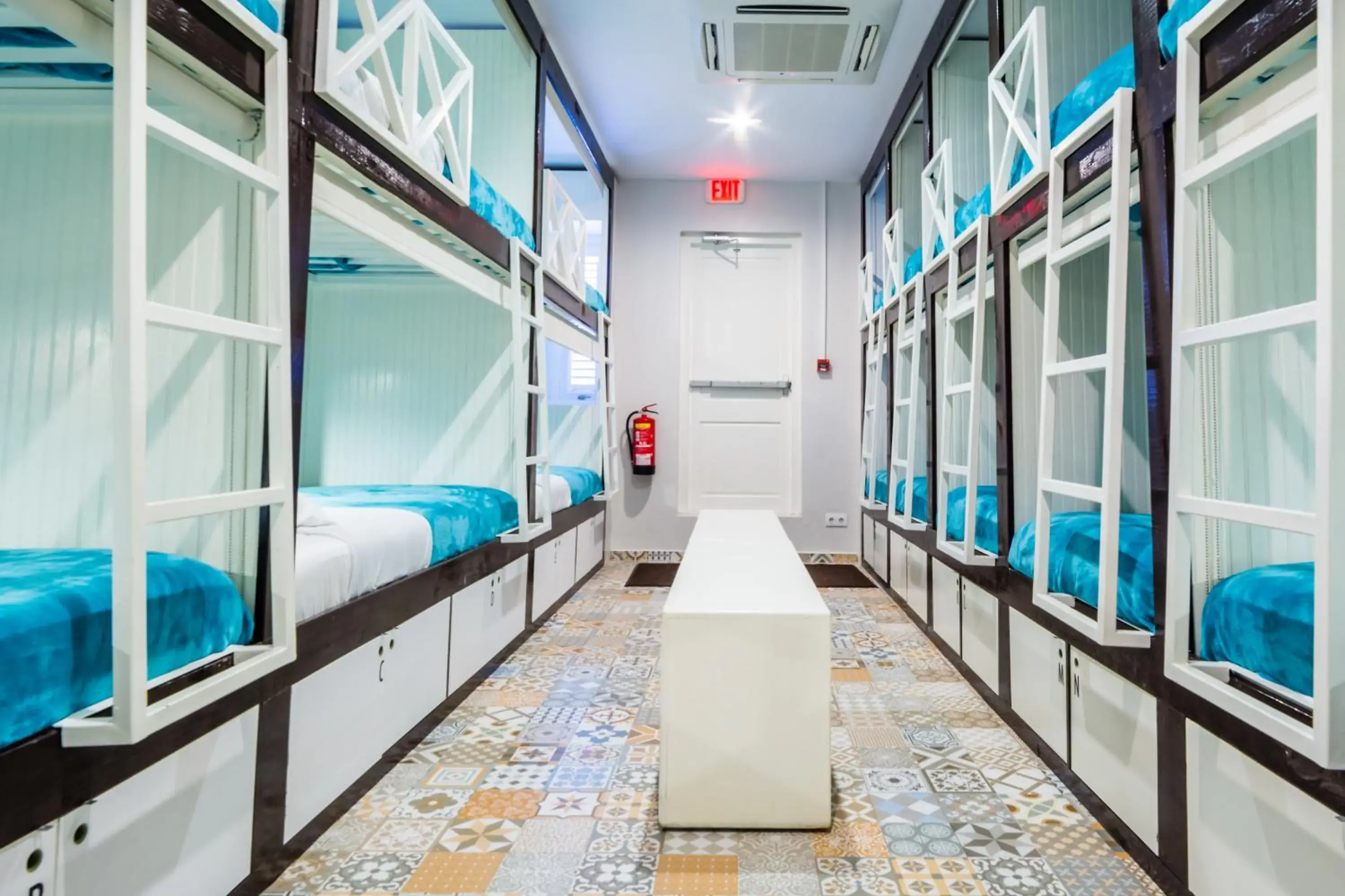 Bunk Bed in Mixed Dormitory Room in Bed & Bike Curacao - Pietermaai Bunk Bed in Mixed Dormitory Room in Bed & Bike Curacao - Pietermaai