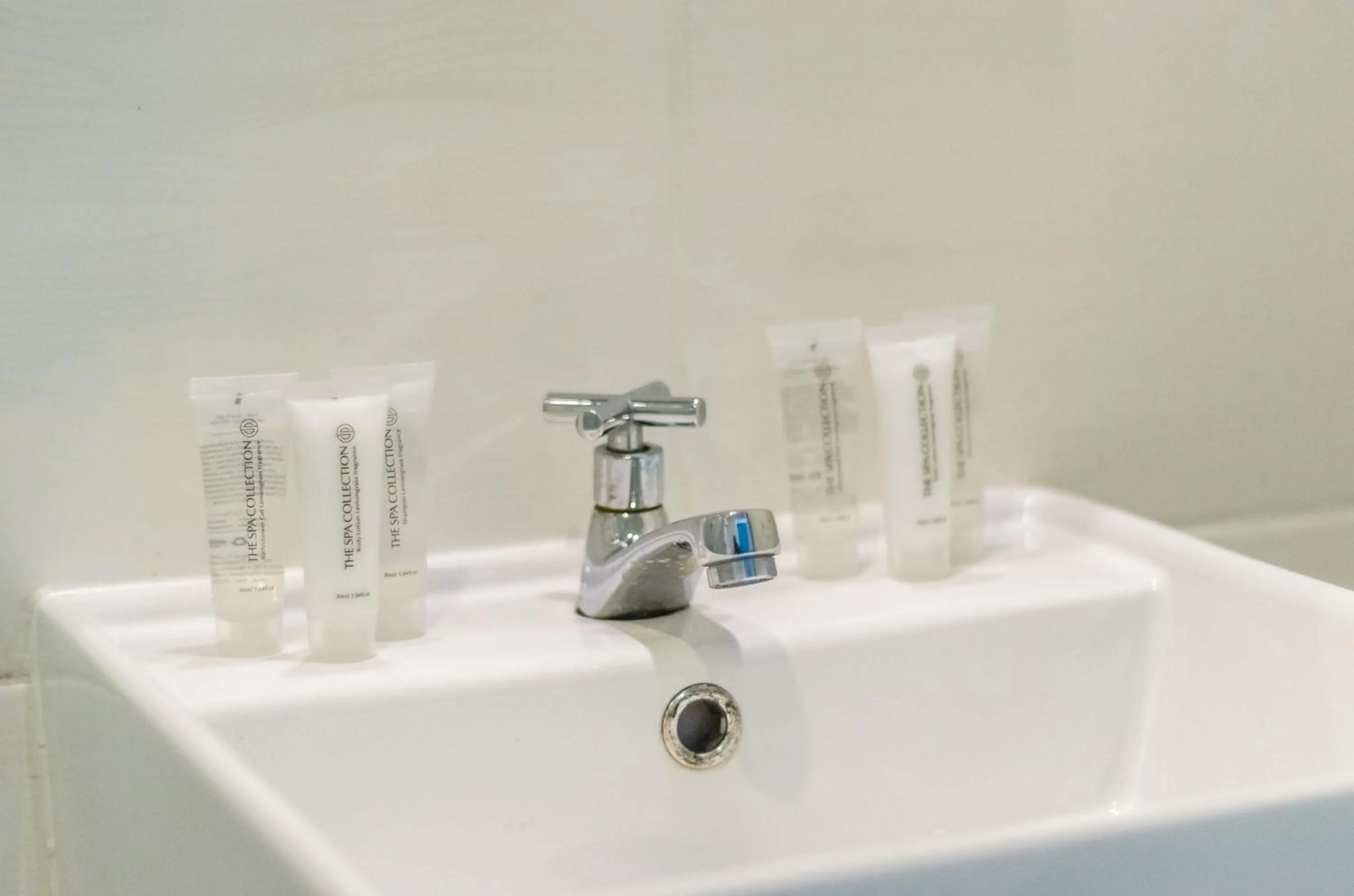 Bathroom in Bed & Bike Curacao - Pietermaai