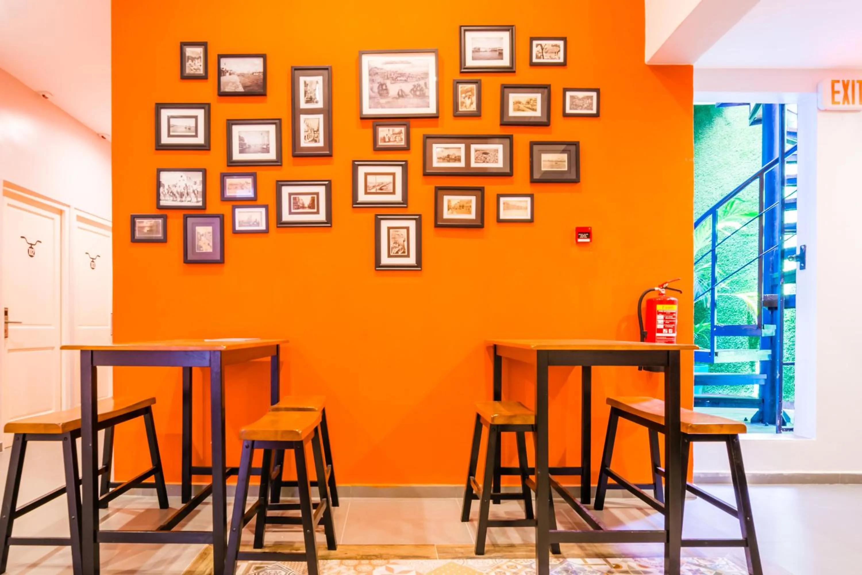 Communal kitchen in Bed & Bike Curacao - Pietermaai