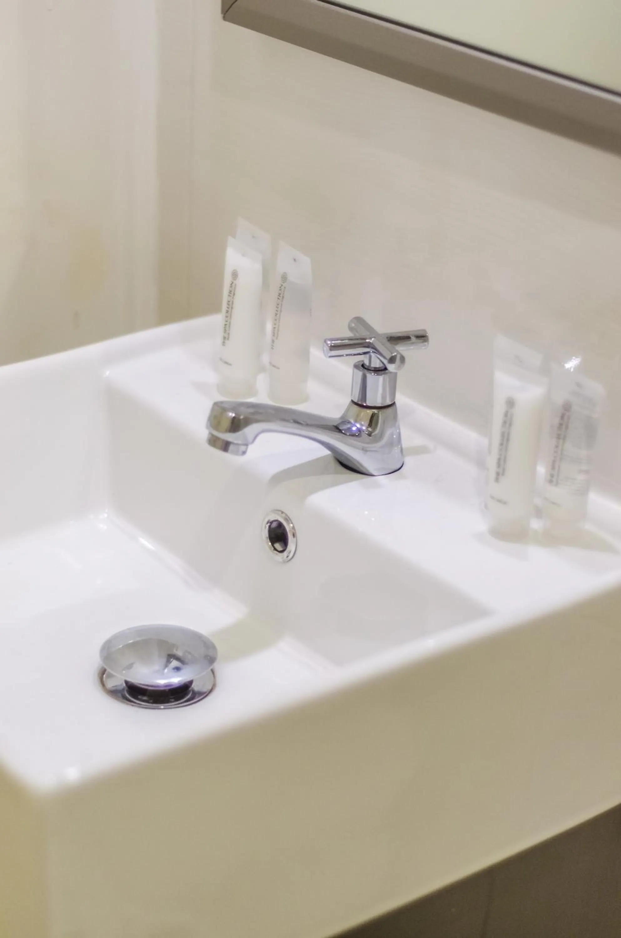 Bathroom in Bed & Bike Curacao - Pietermaai