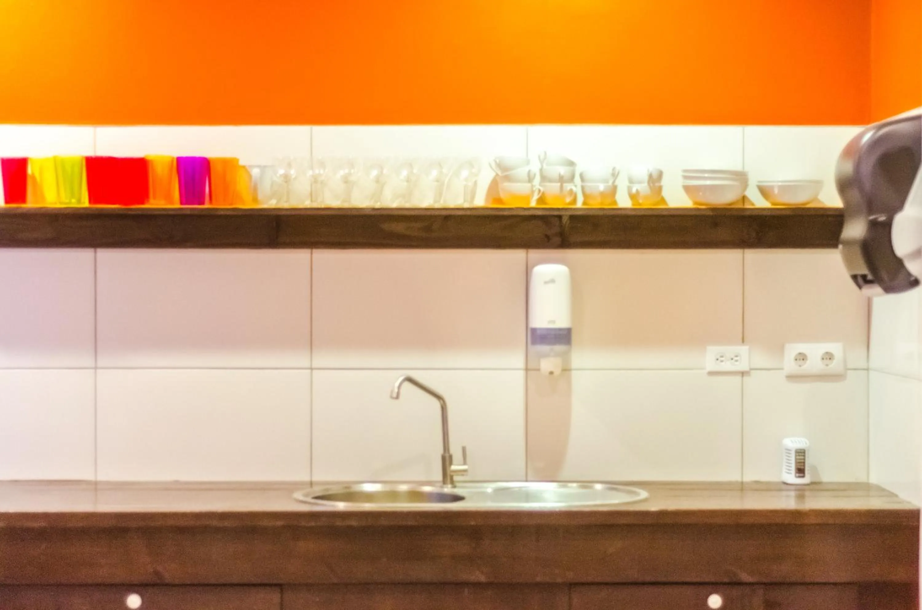 Communal kitchen in Bed & Bike Curacao - Pietermaai