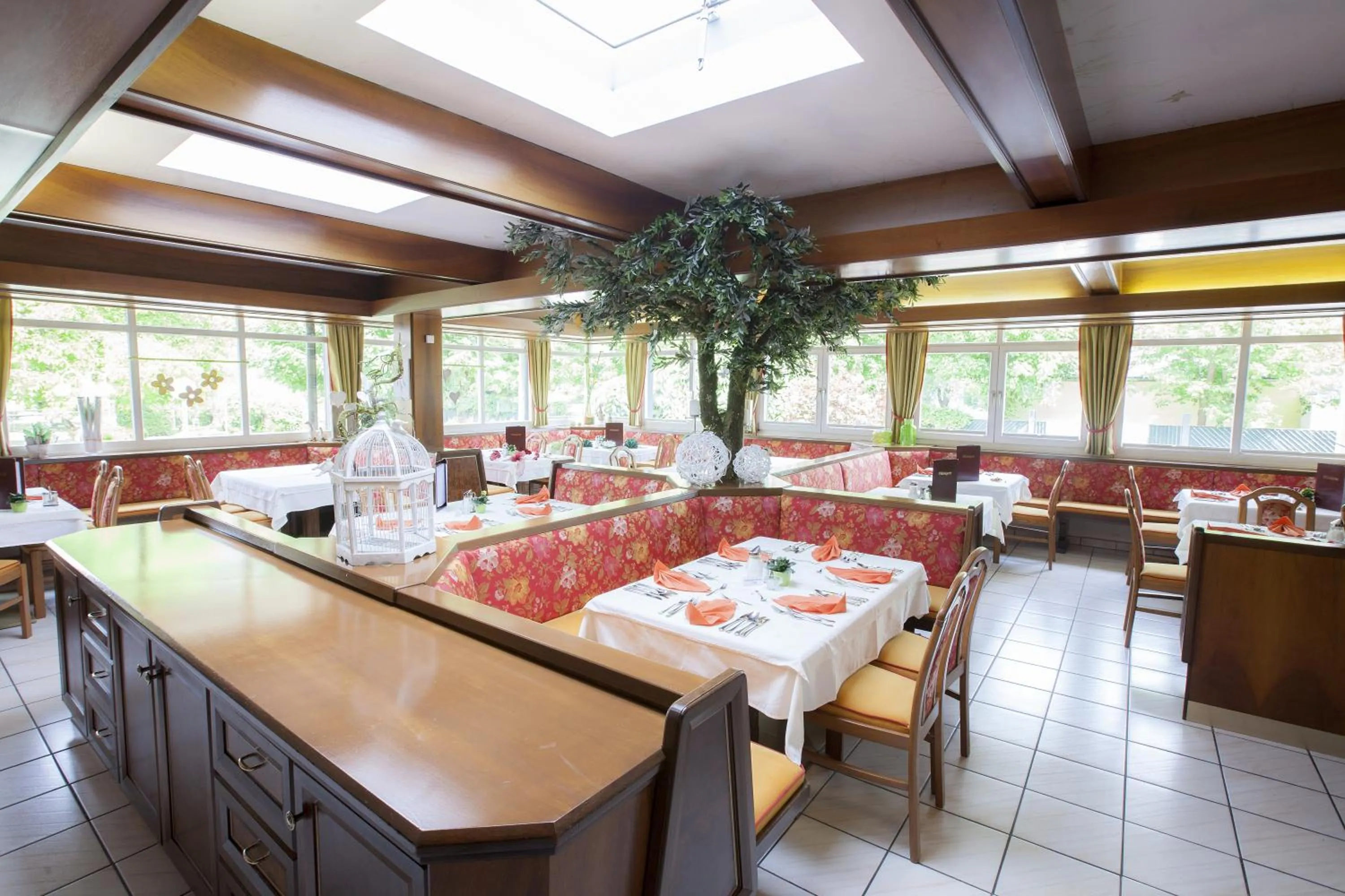 Restaurant/places to eat in Hotel Silvia