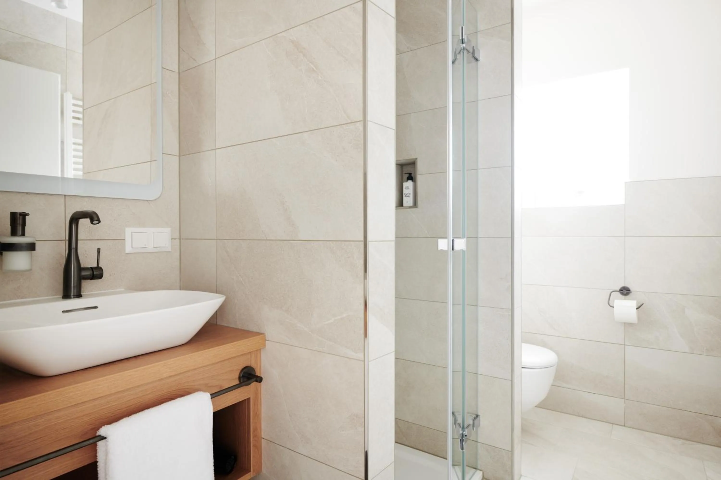 Shower in HOMEBOUND APARTMENTS Salzburg City I - contactless check-in