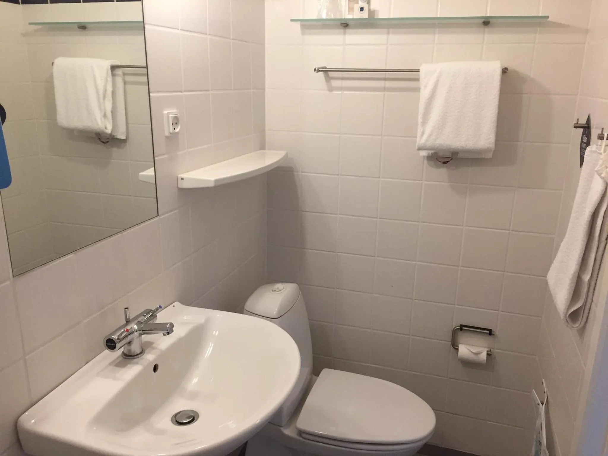 Bathroom in Gl. Avernæs Sinatur Hotel & Konference