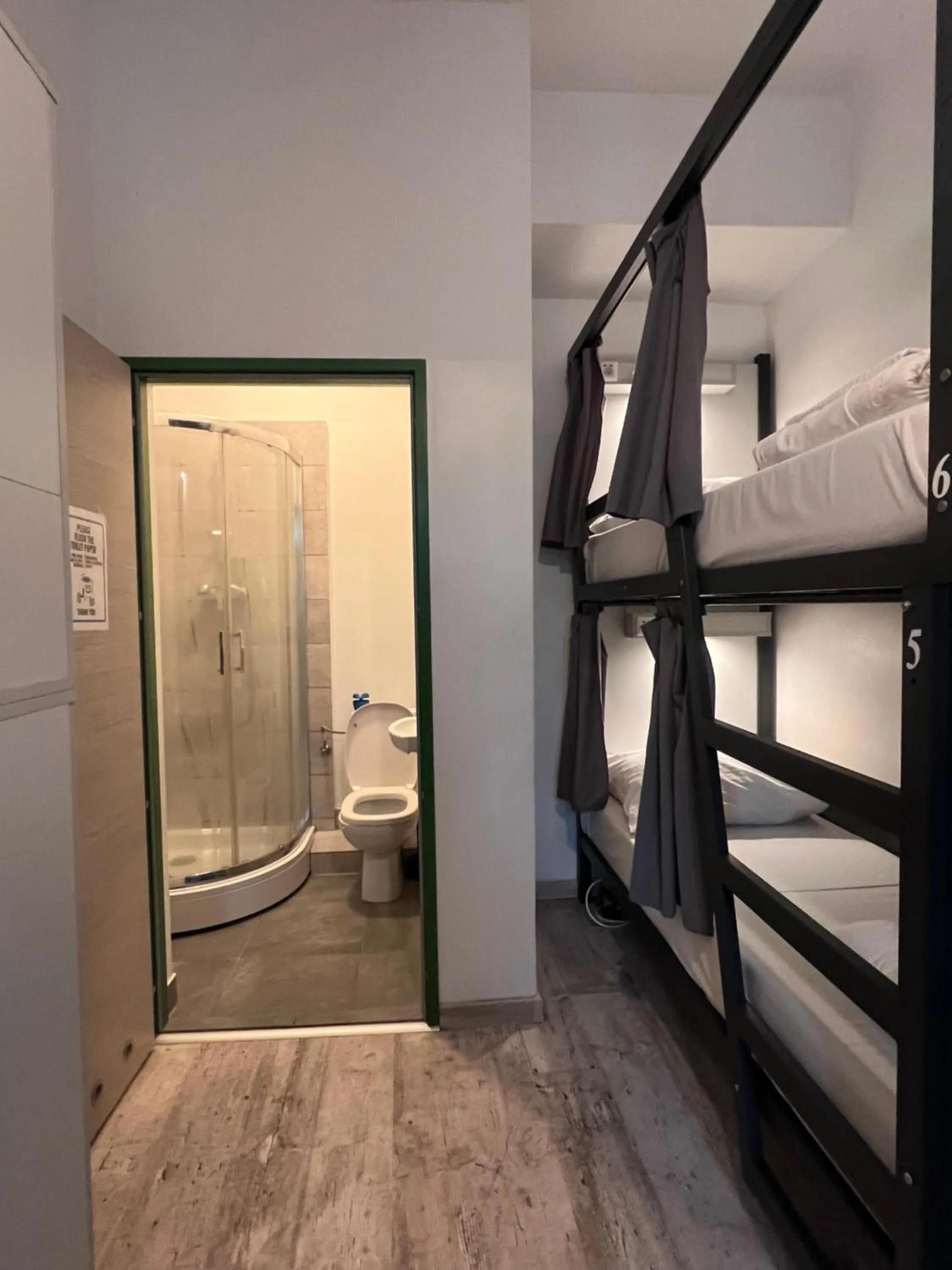 Shower, Bed in Oki Doki OLD TOWN