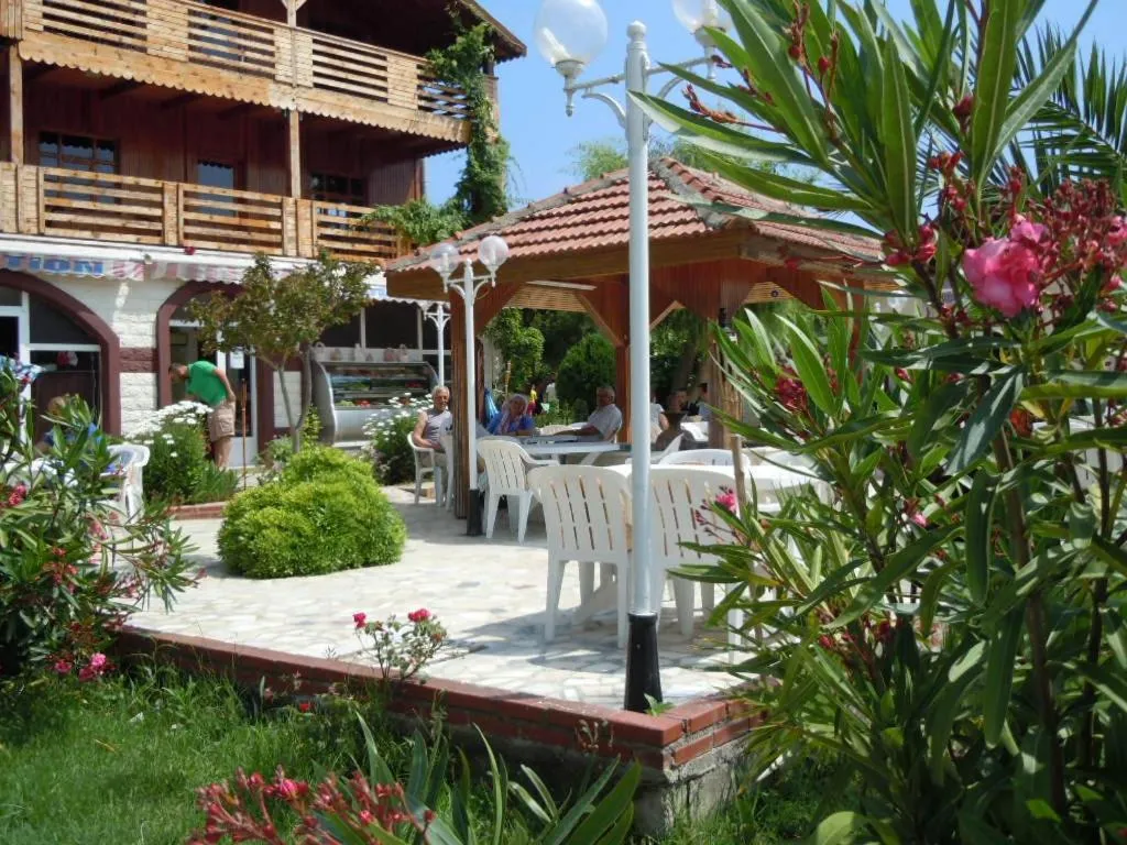 Patio in Hamsilos Apart Hotel