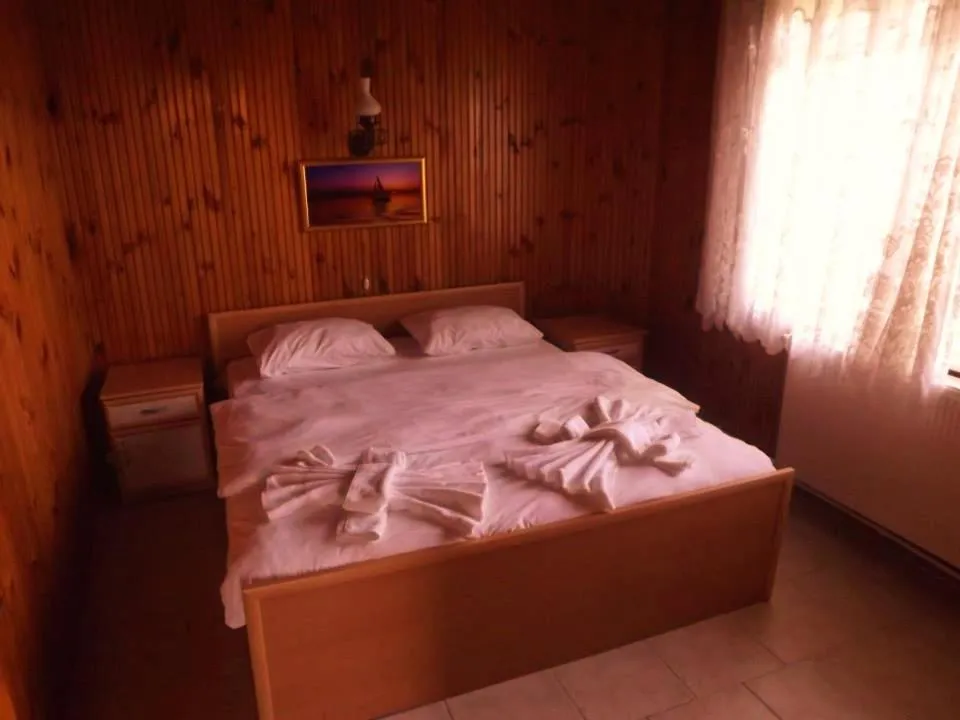 Bed in Hamsilos Apart Hotel