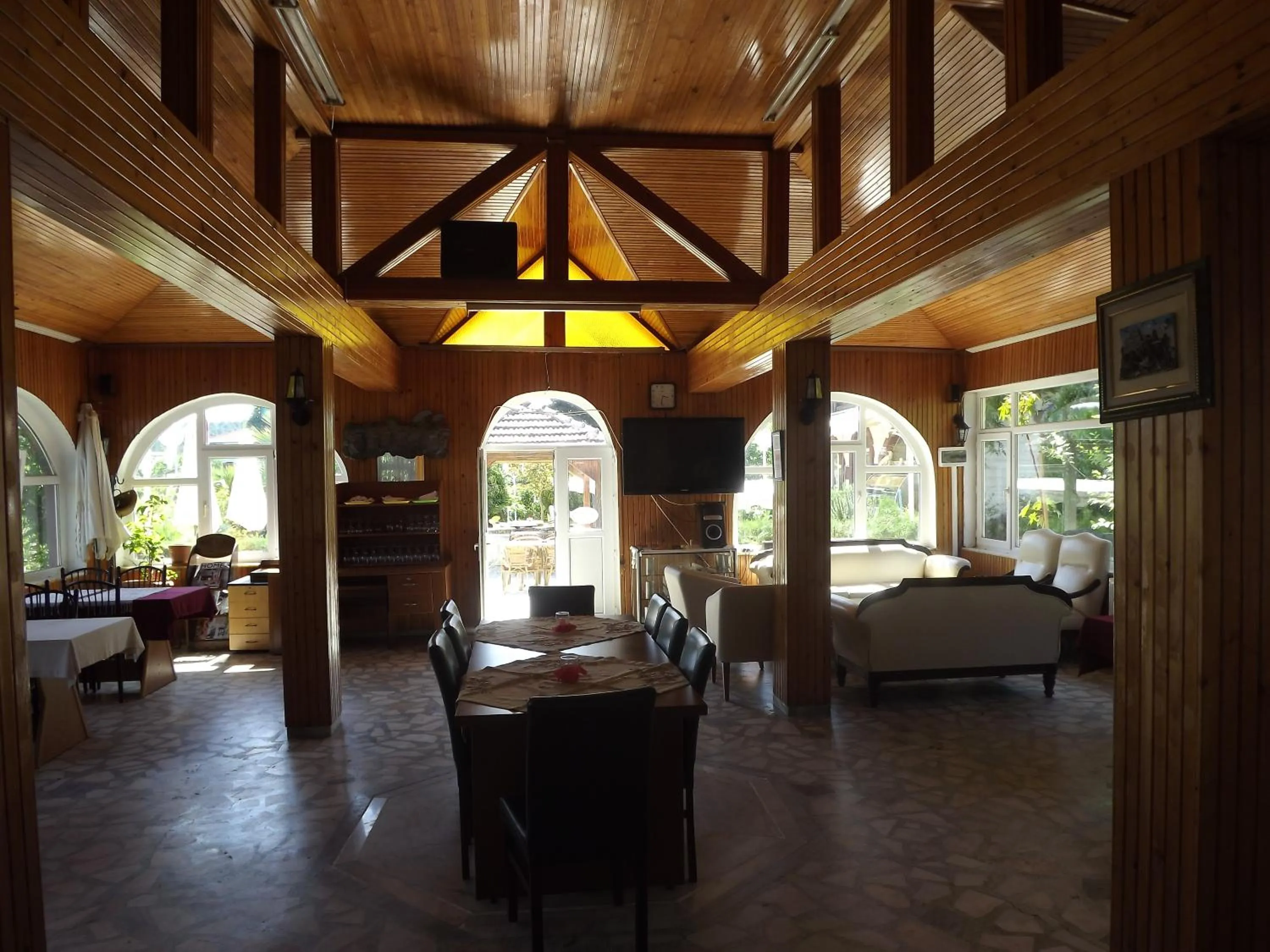 Restaurant/places to eat in Hamsilos Apart Hotel