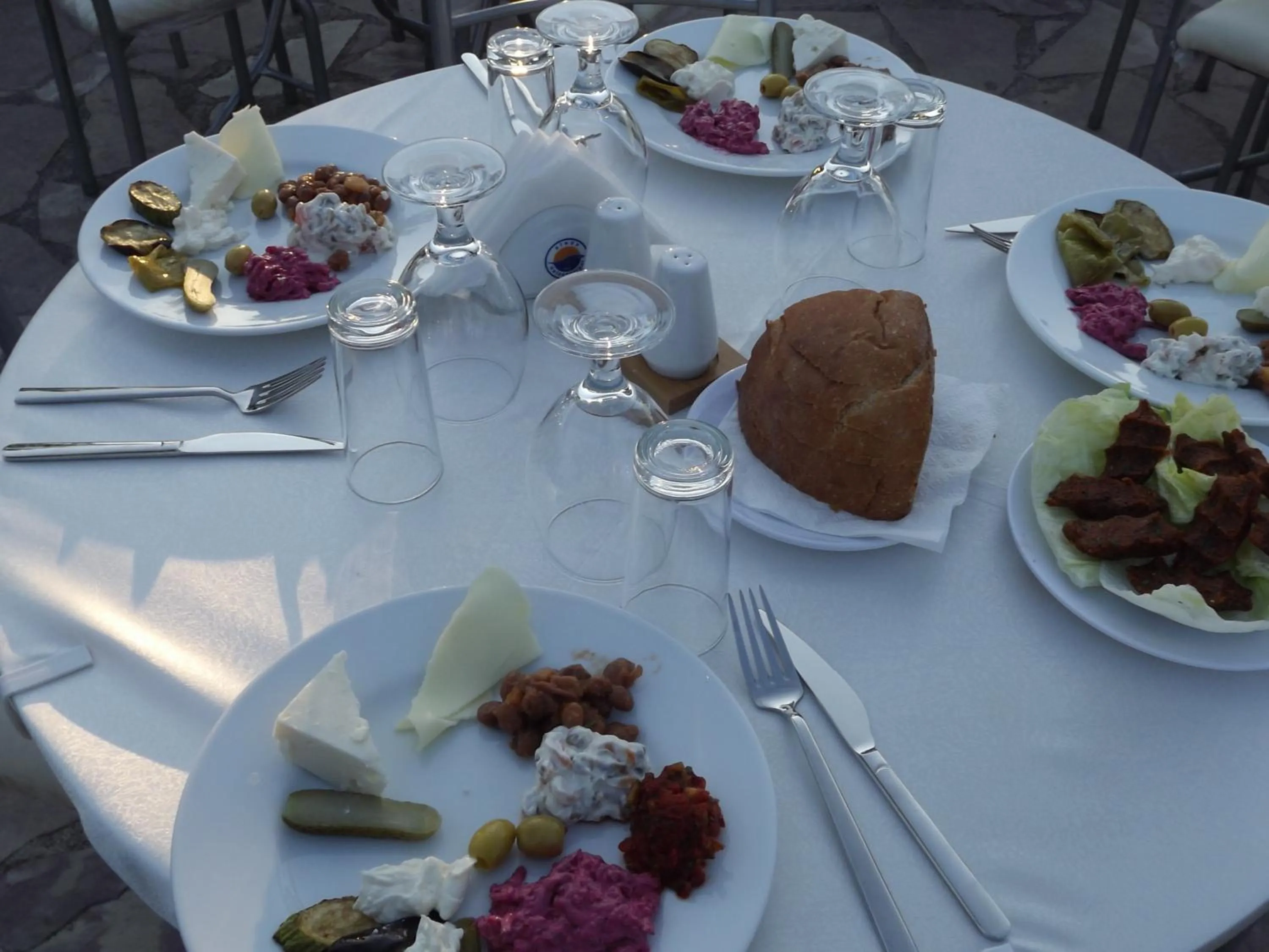 Restaurant/places to eat in Hamsilos Apart Hotel