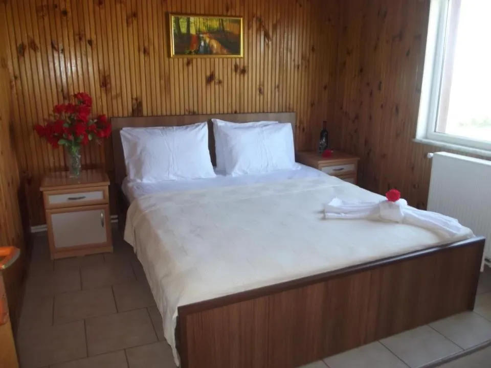 Bed in Hamsilos Apart Hotel