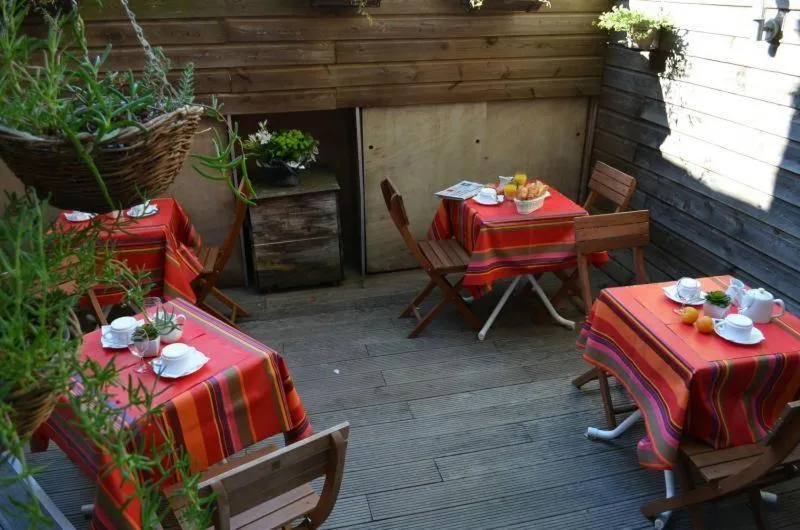 Patio in Hôtel de l'Océan