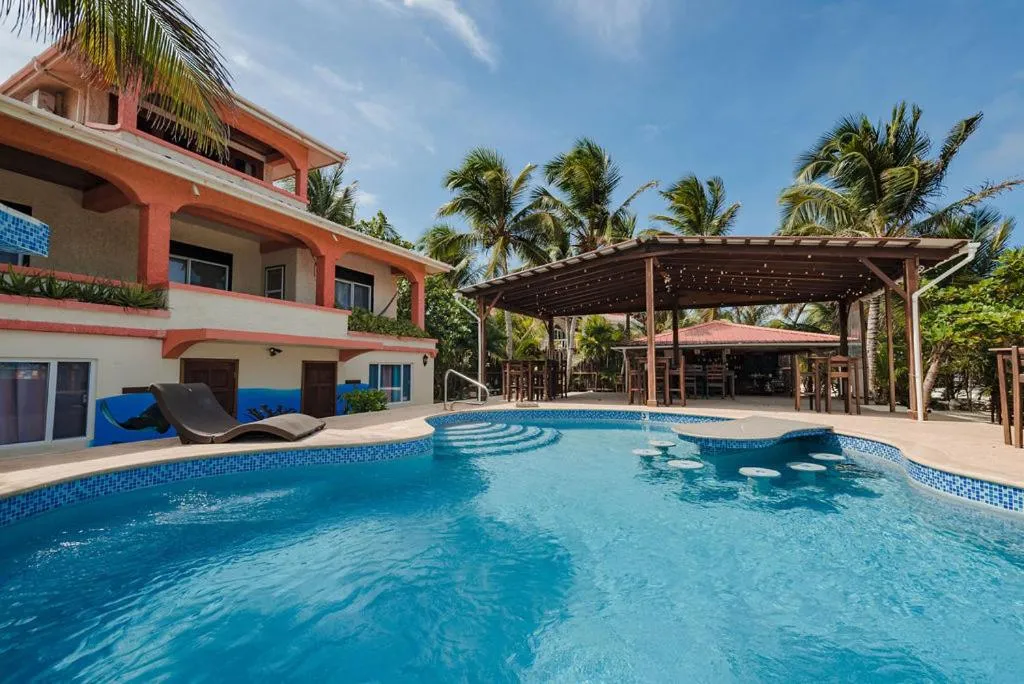 Swimming pool in Bella Vista Resort Belize