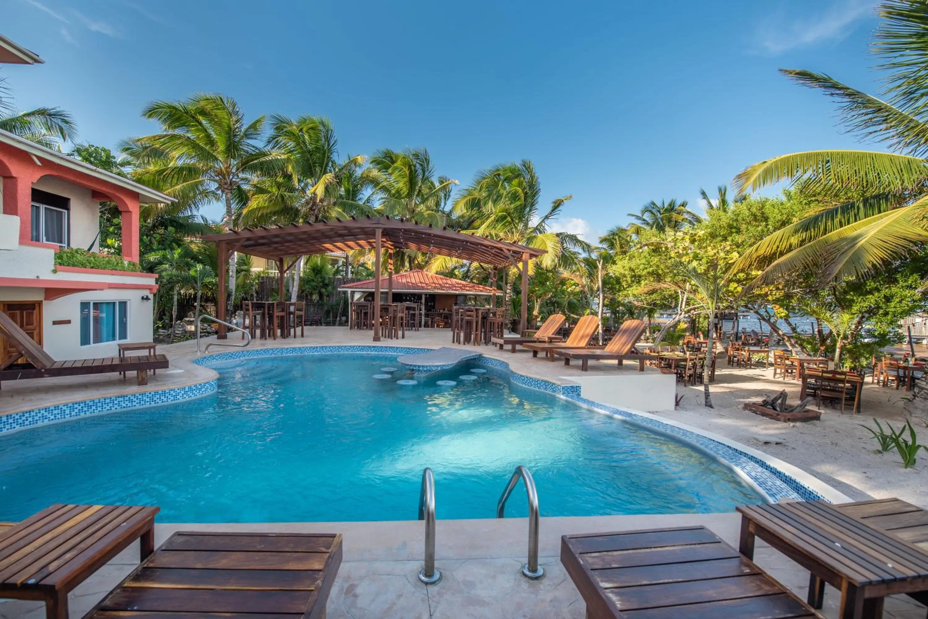 Swimming pool in Bella Vista Resort Belize