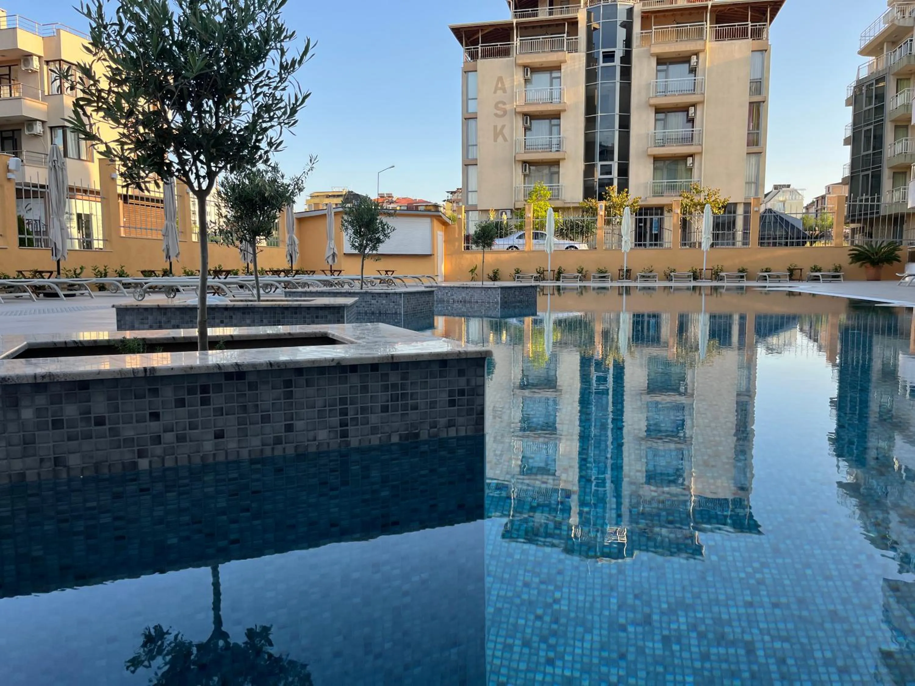 Swimming pool in Hotel Plamena Palace