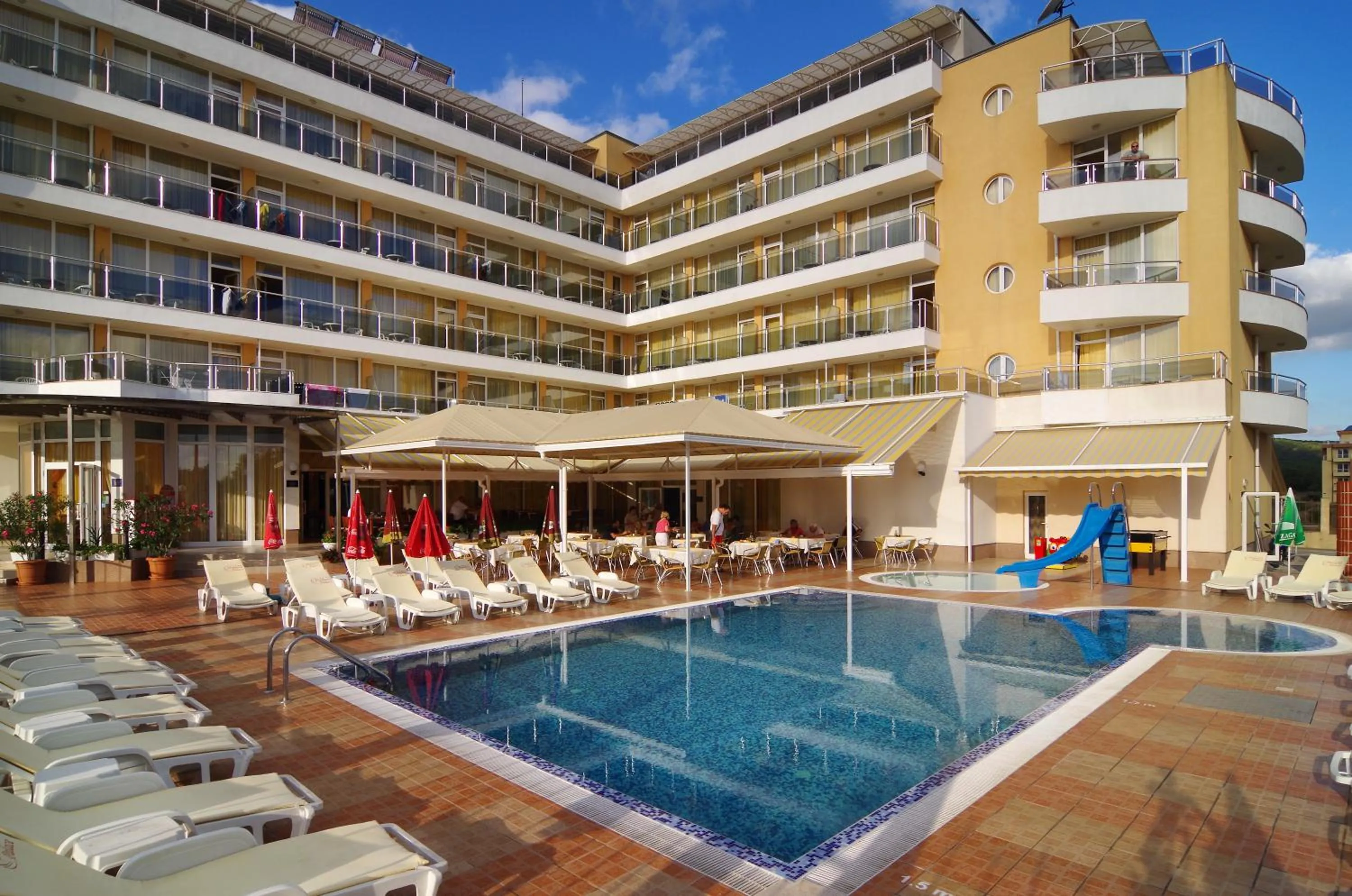 Swimming pool in Hotel Plamena Palace