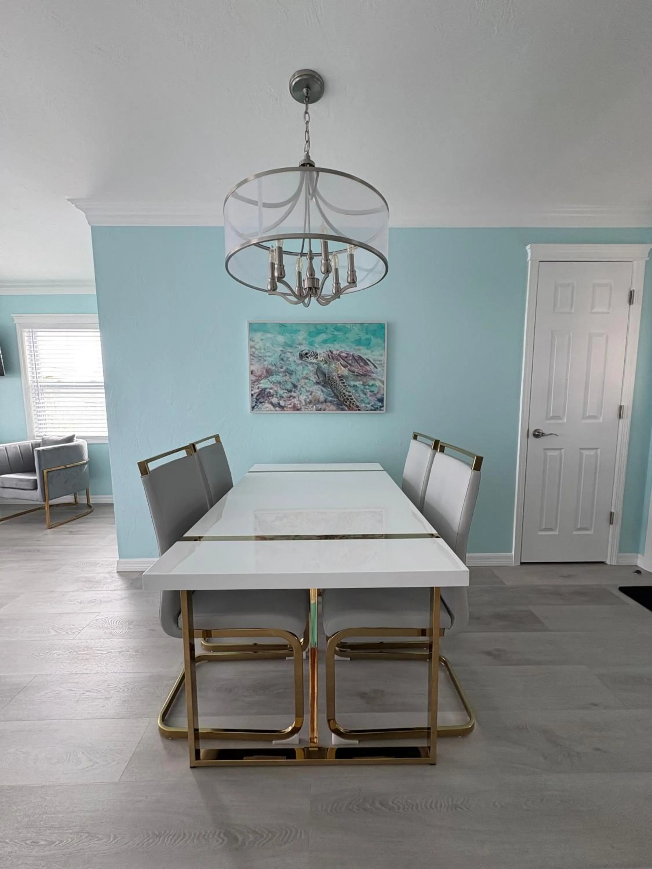 Dining area in Flamingo Inn