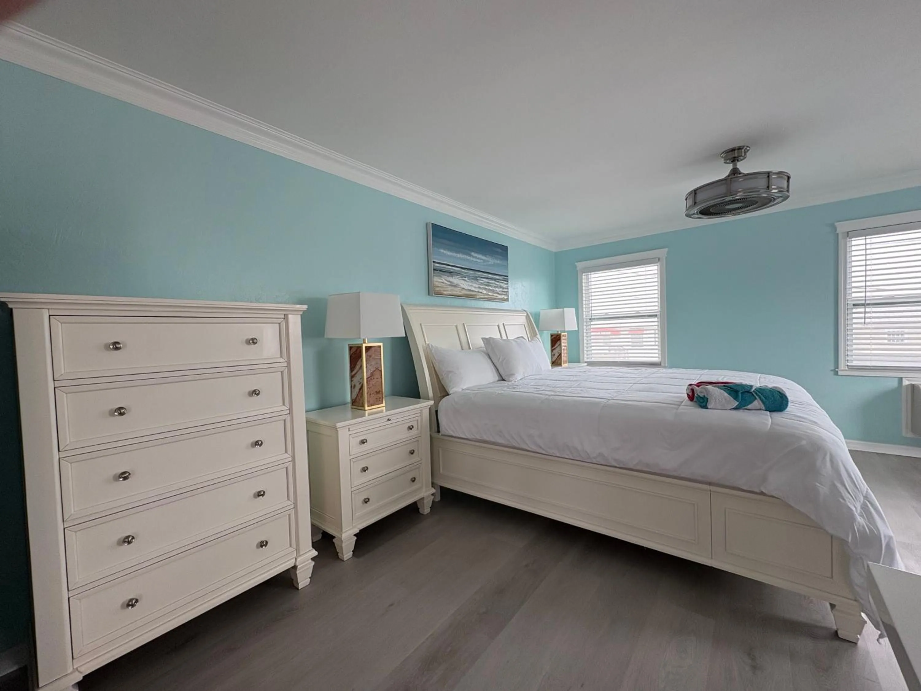 Bedroom, Bed in Flamingo Inn