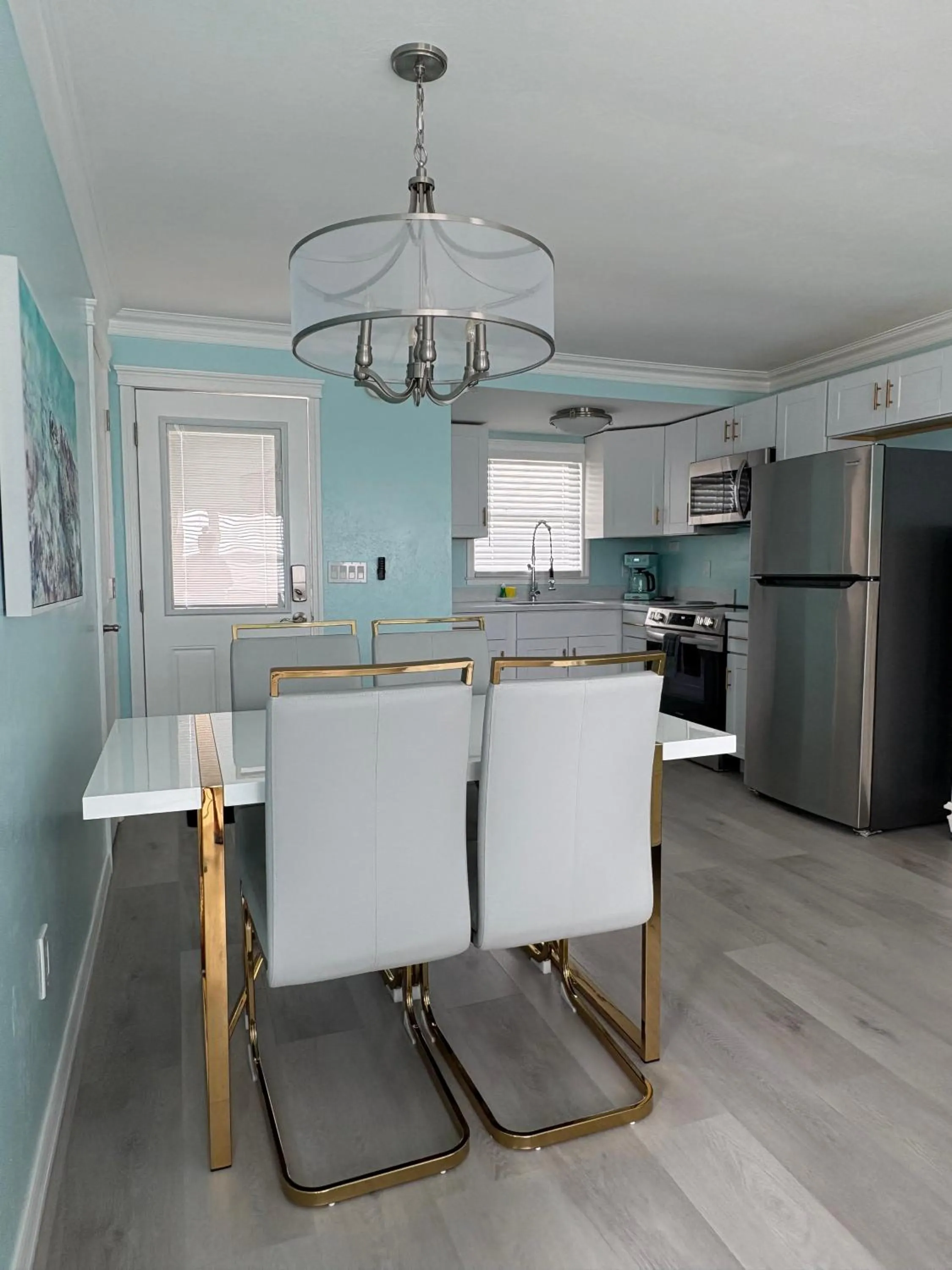 Kitchen or kitchenette in Flamingo Inn