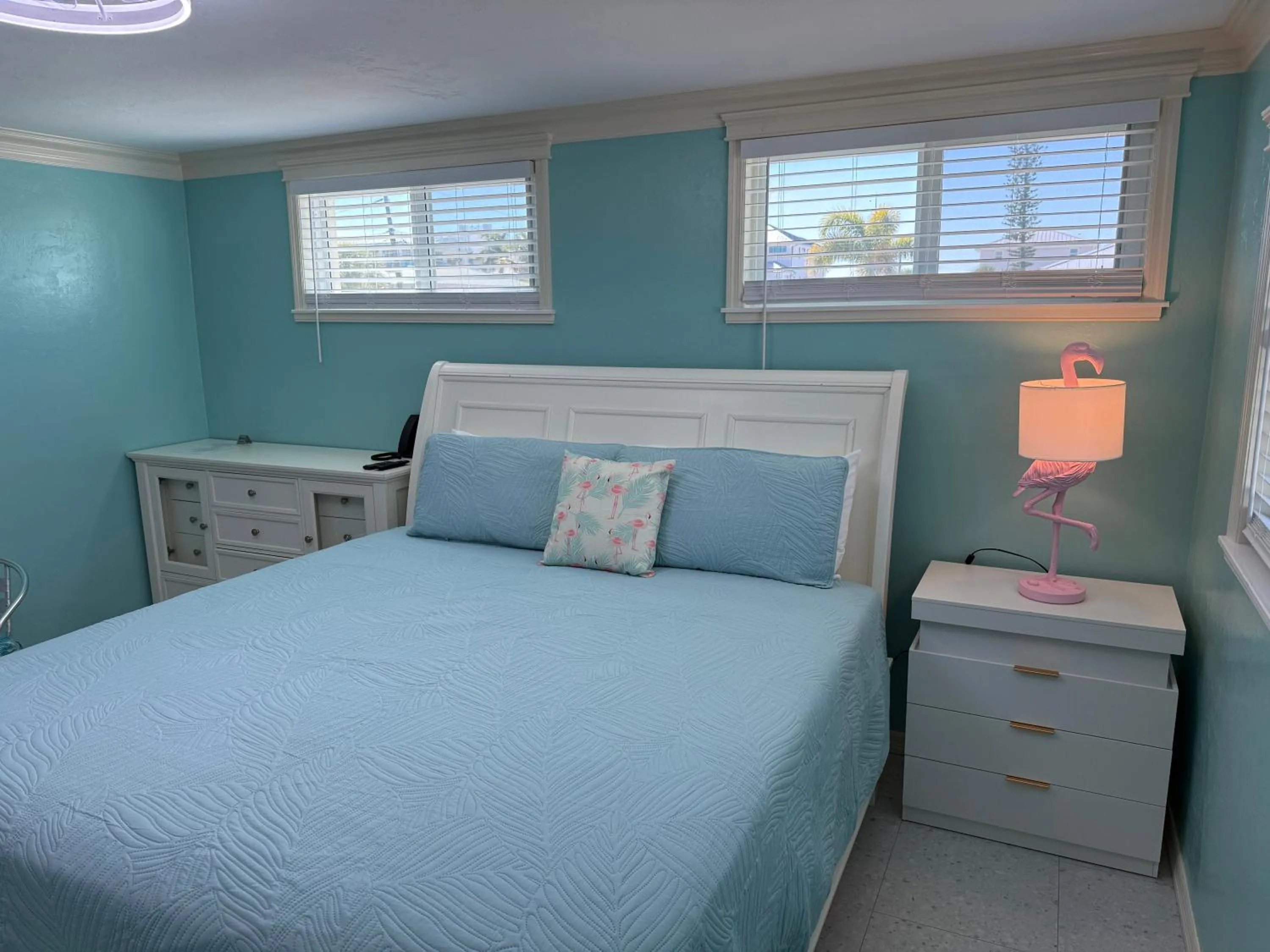 Bed in Flamingo Inn