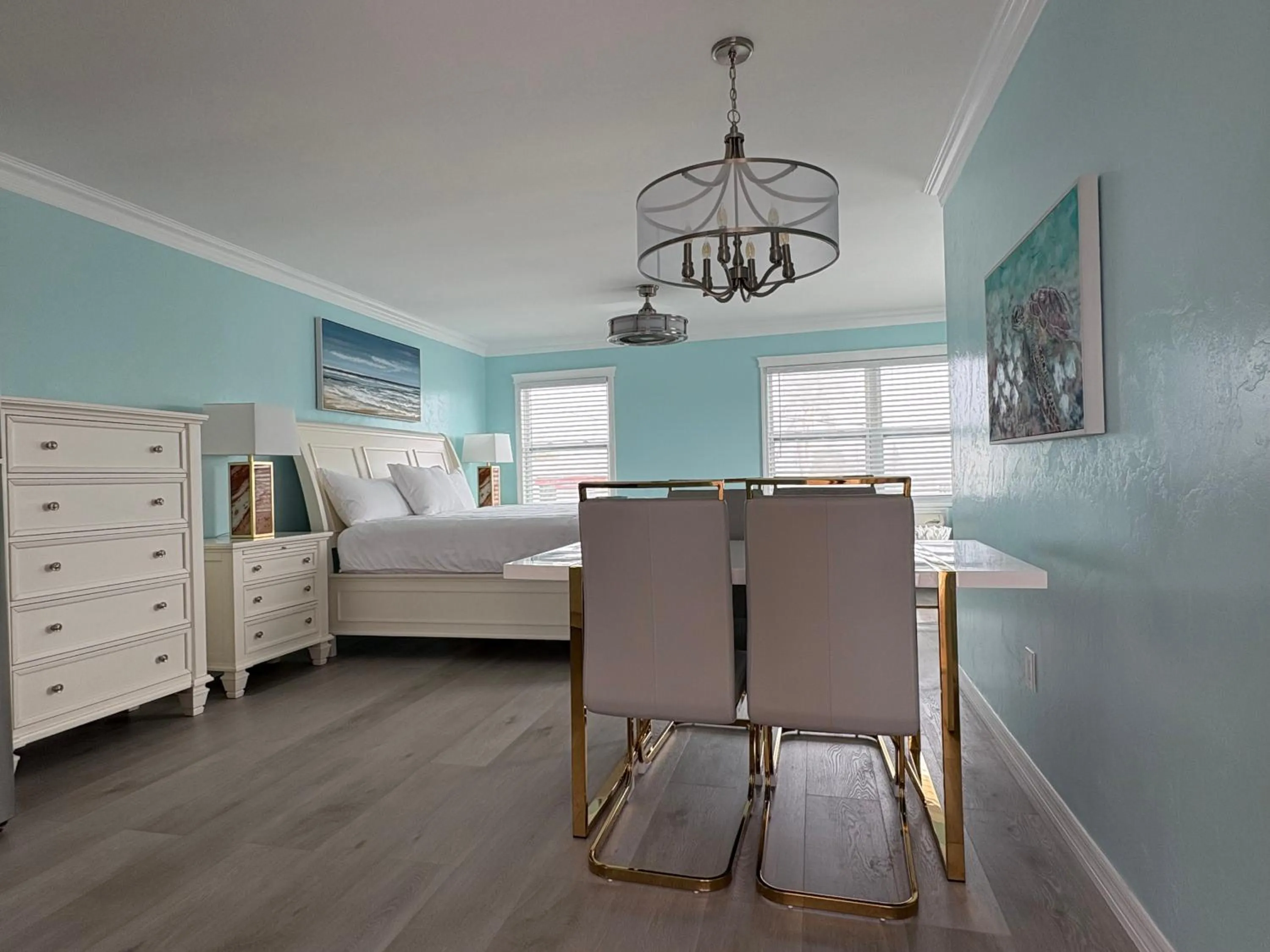 Dining area, Bed in Flamingo Inn