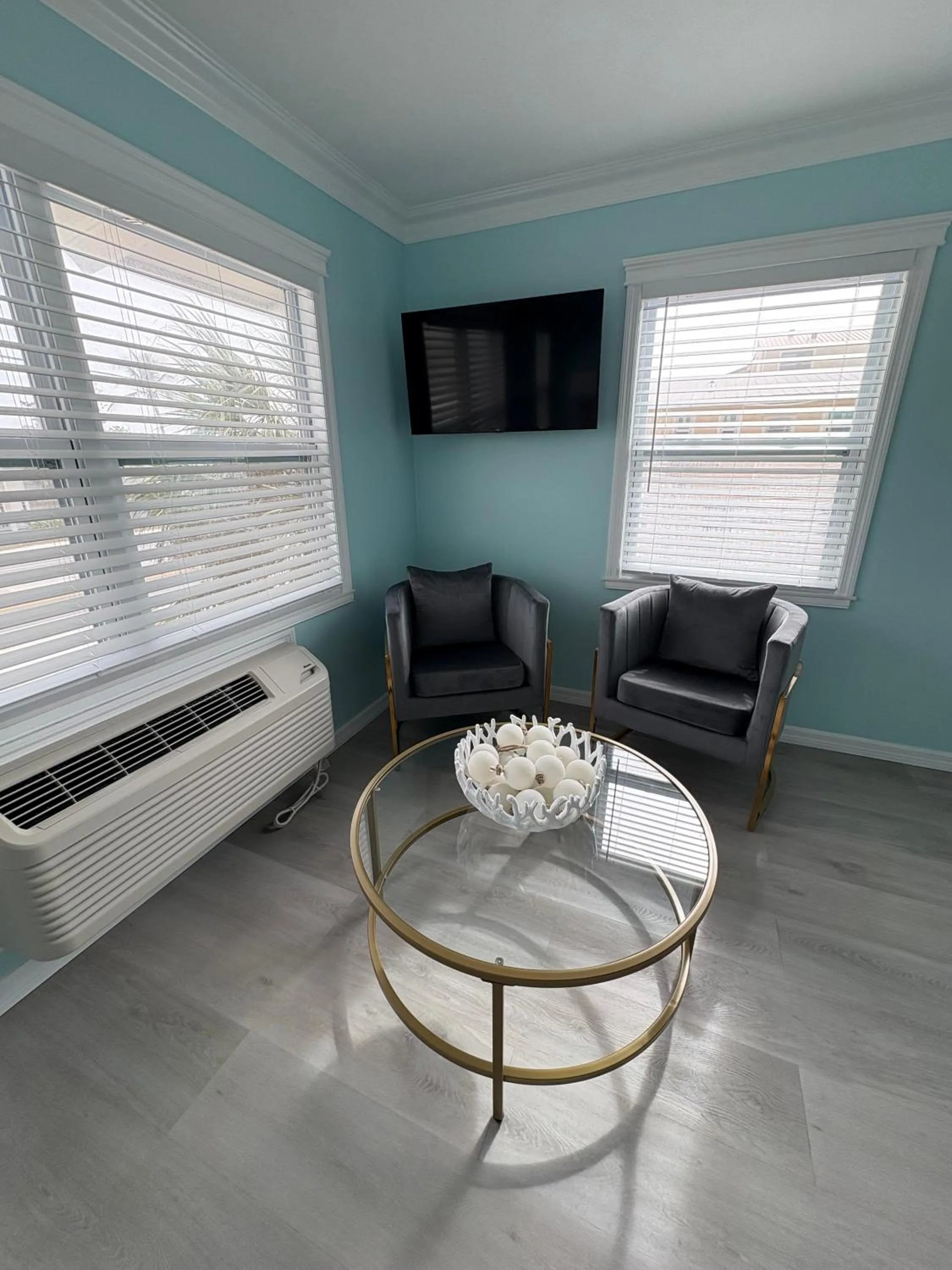 Living room in Flamingo Inn