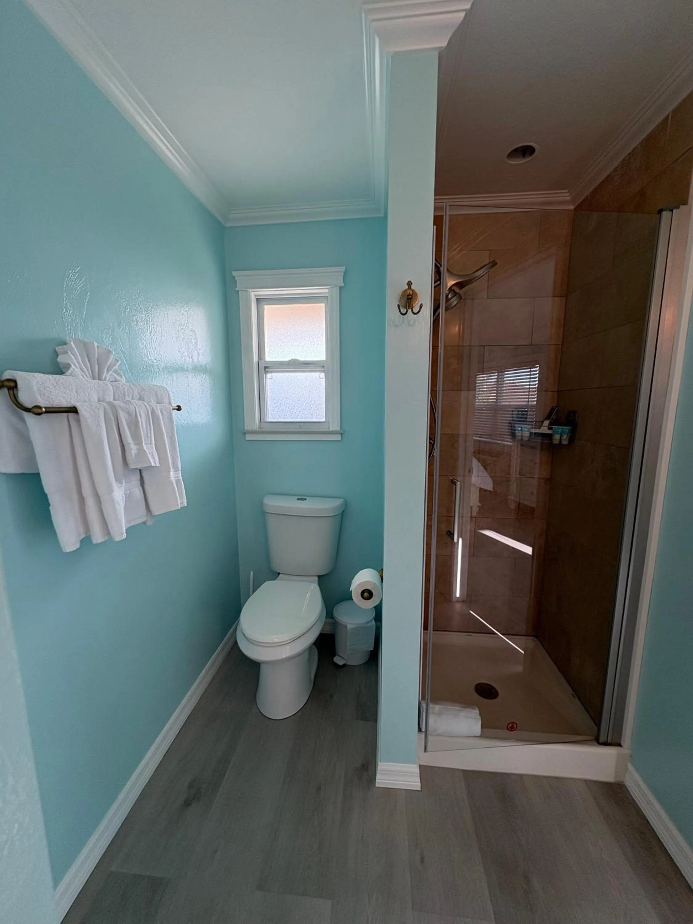 Shower in Flamingo Inn