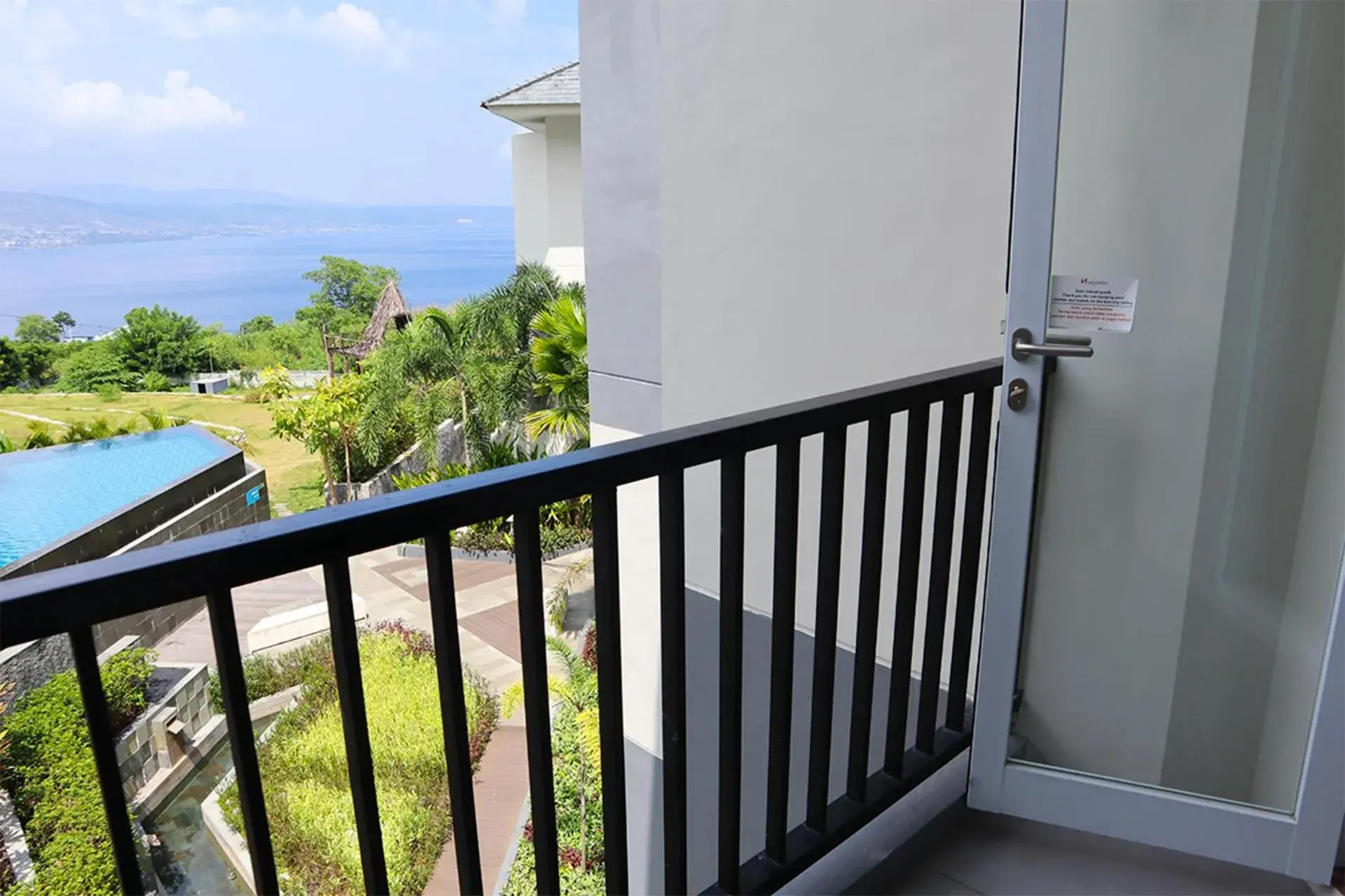 Deluxe Double Room with Sea View in Swiss-Belinn Luwuk Deluxe Double Room with Sea View in Swiss-Belinn Luwuk