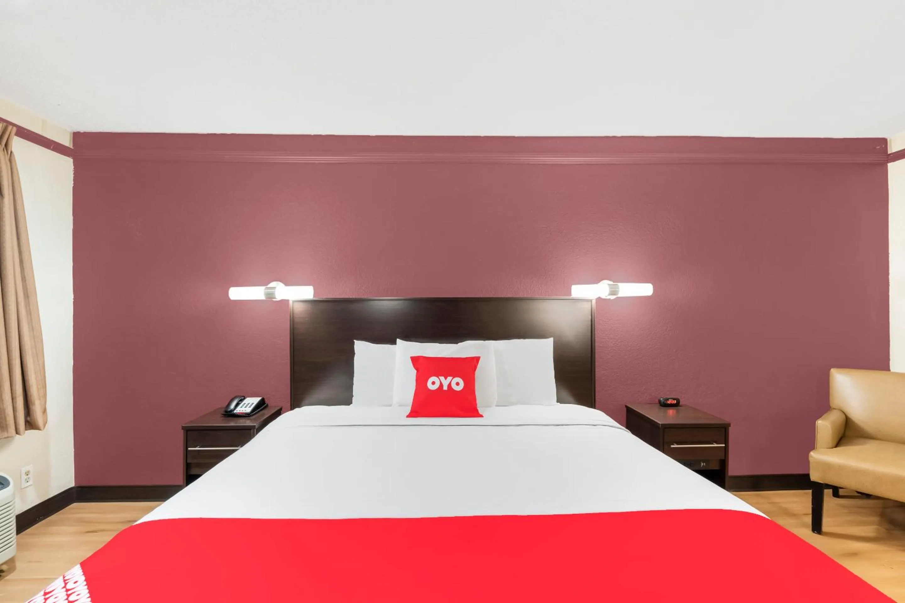 Bed in OYO Hotel Tulsa N Sheridan Rd & Airport