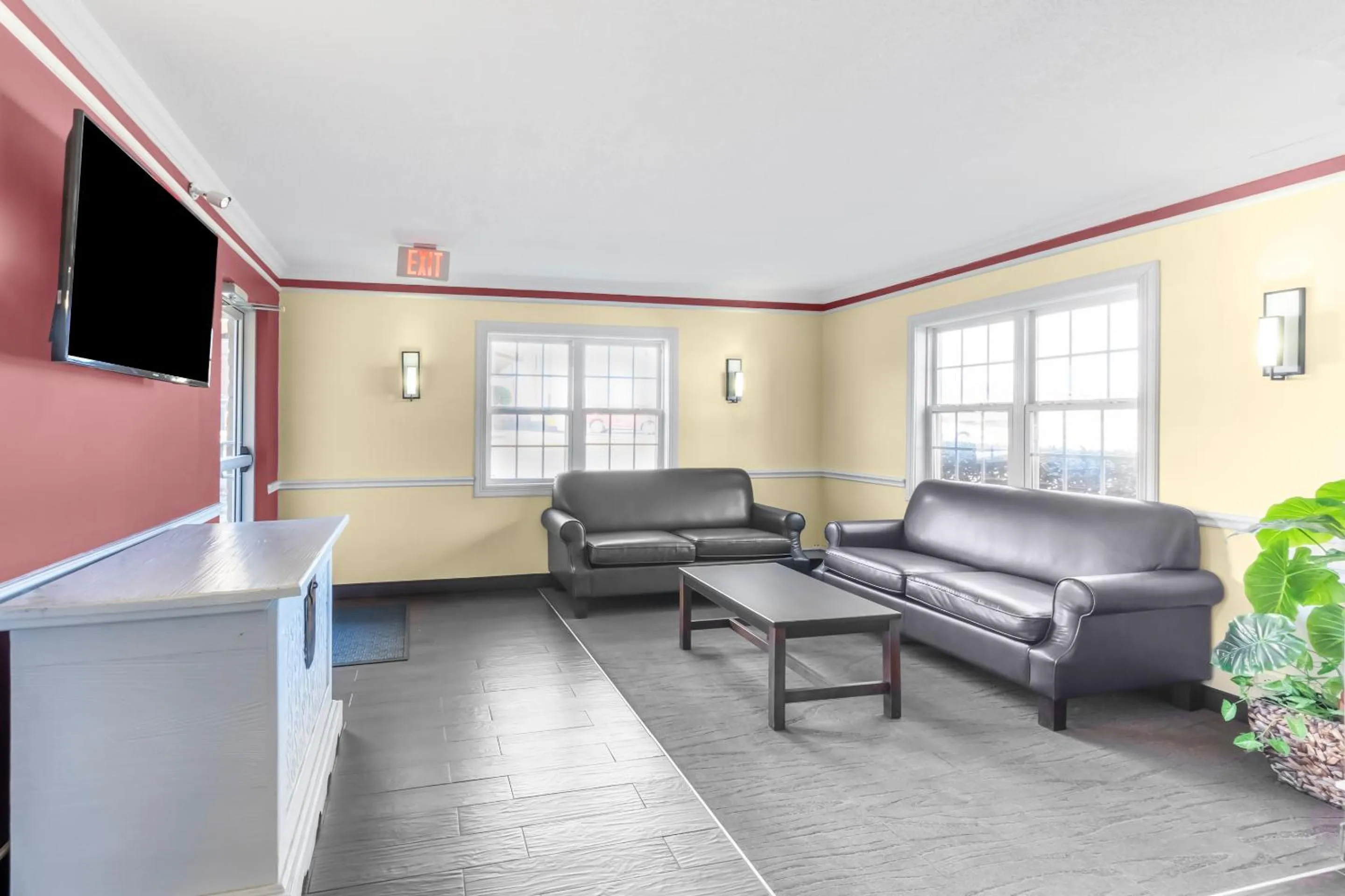 Seating area in OYO Hotel Tulsa N Sheridan Rd & Airport