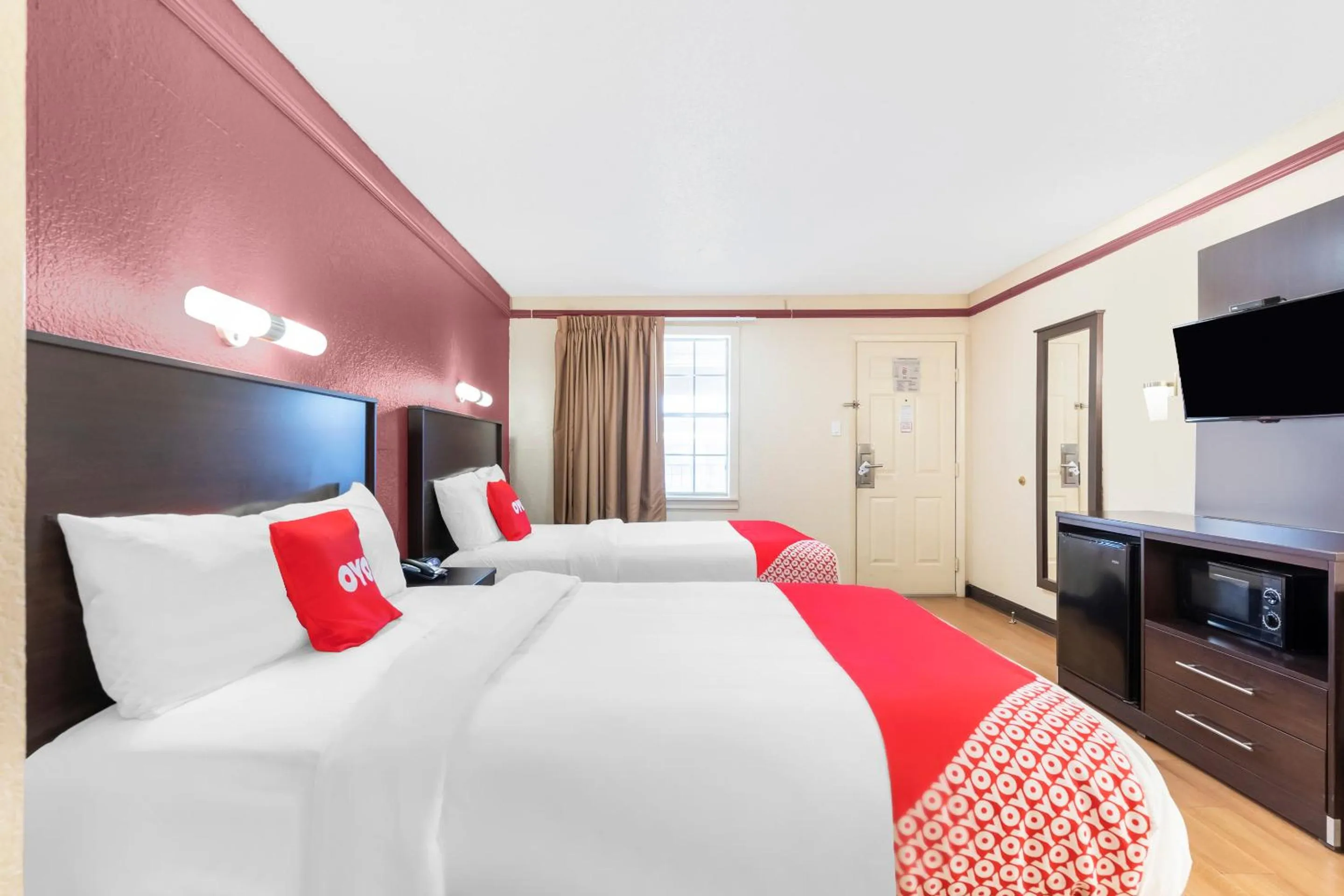 Bedroom, Bed in OYO Hotel Tulsa N Sheridan Rd & Airport