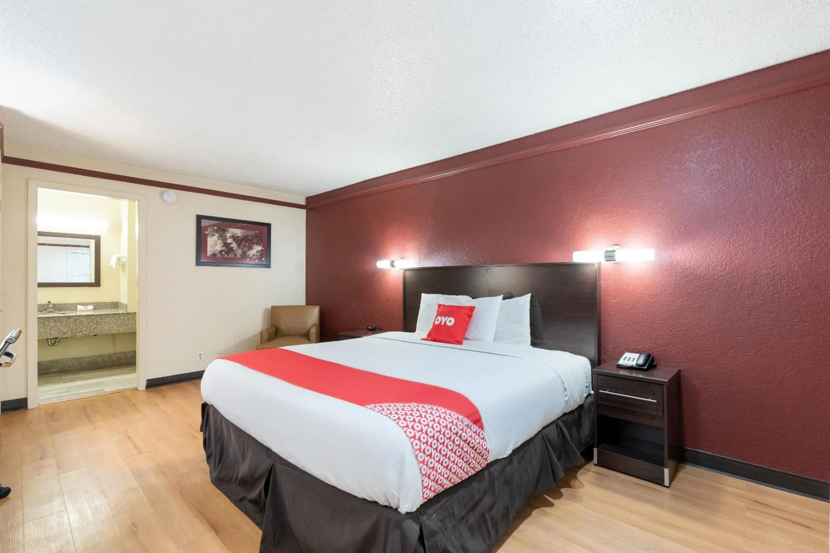 Bedroom, Bed in OYO Hotel Tulsa N Sheridan Rd & Airport