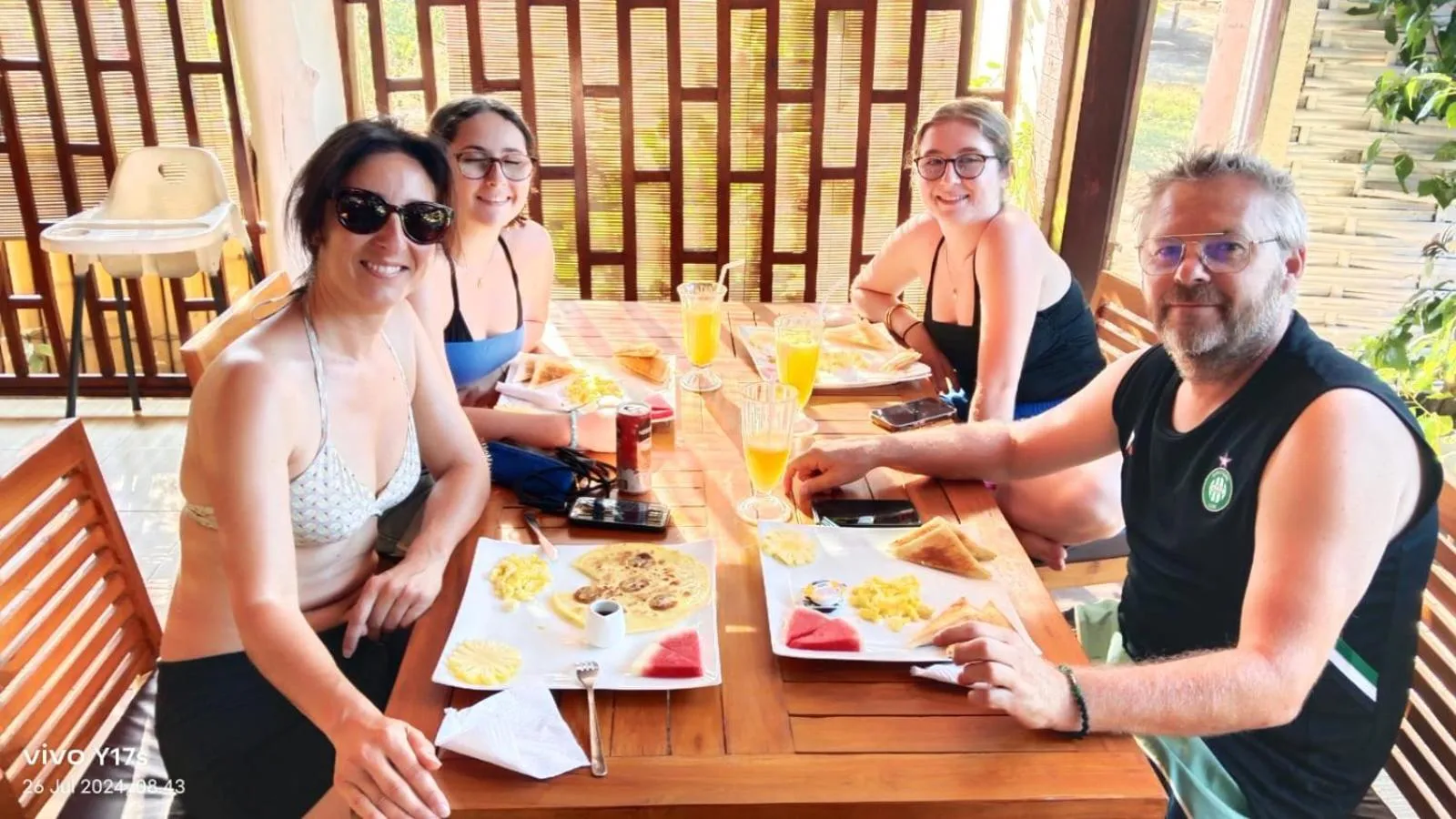 Restaurant/places to eat in Villa Kinagu