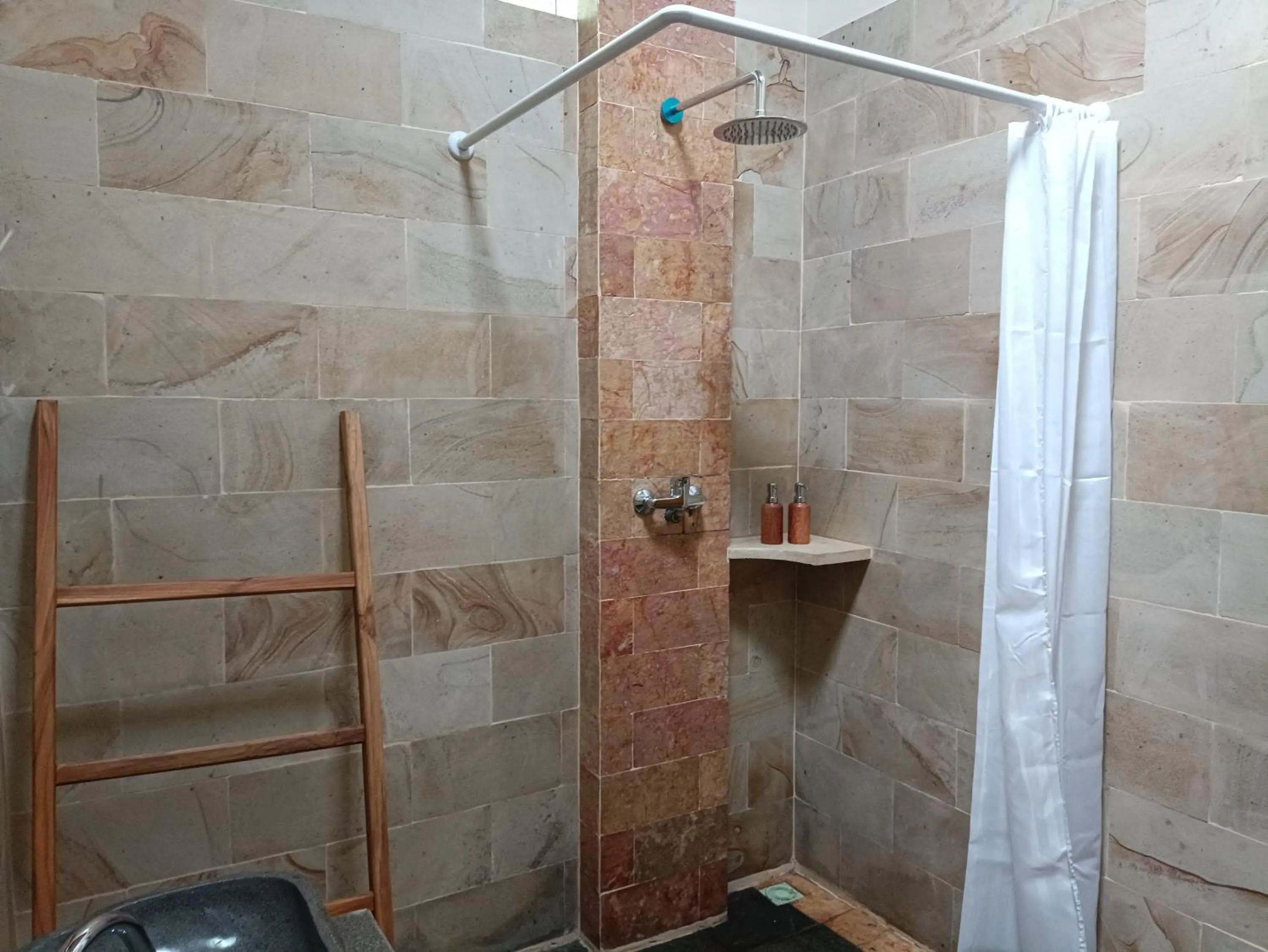 Shower in Villa Kinagu