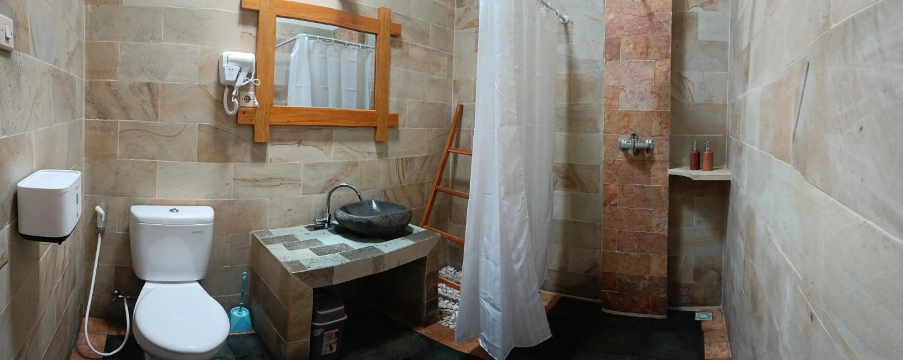 Shower in Villa Kinagu