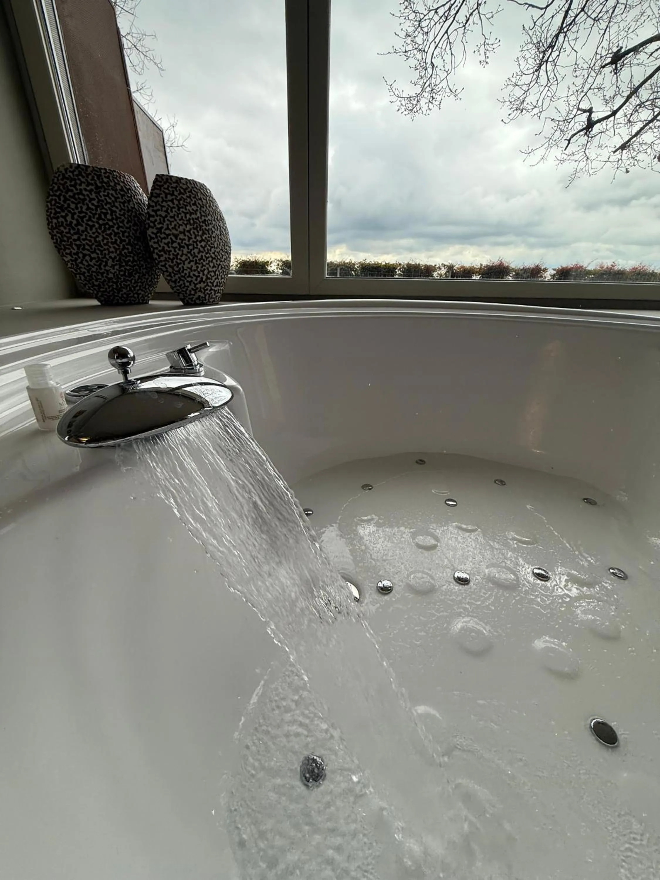 Hot Tub in La Locanda Del Pontefice - Luxury Country House