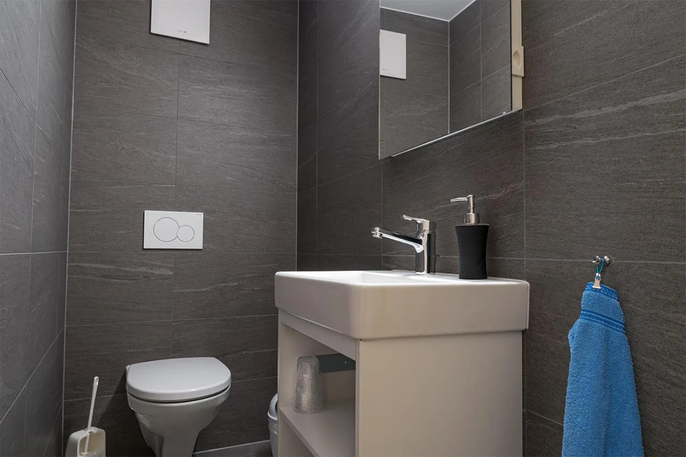 Toilet in Hotel-Restaurant Drei Tannen