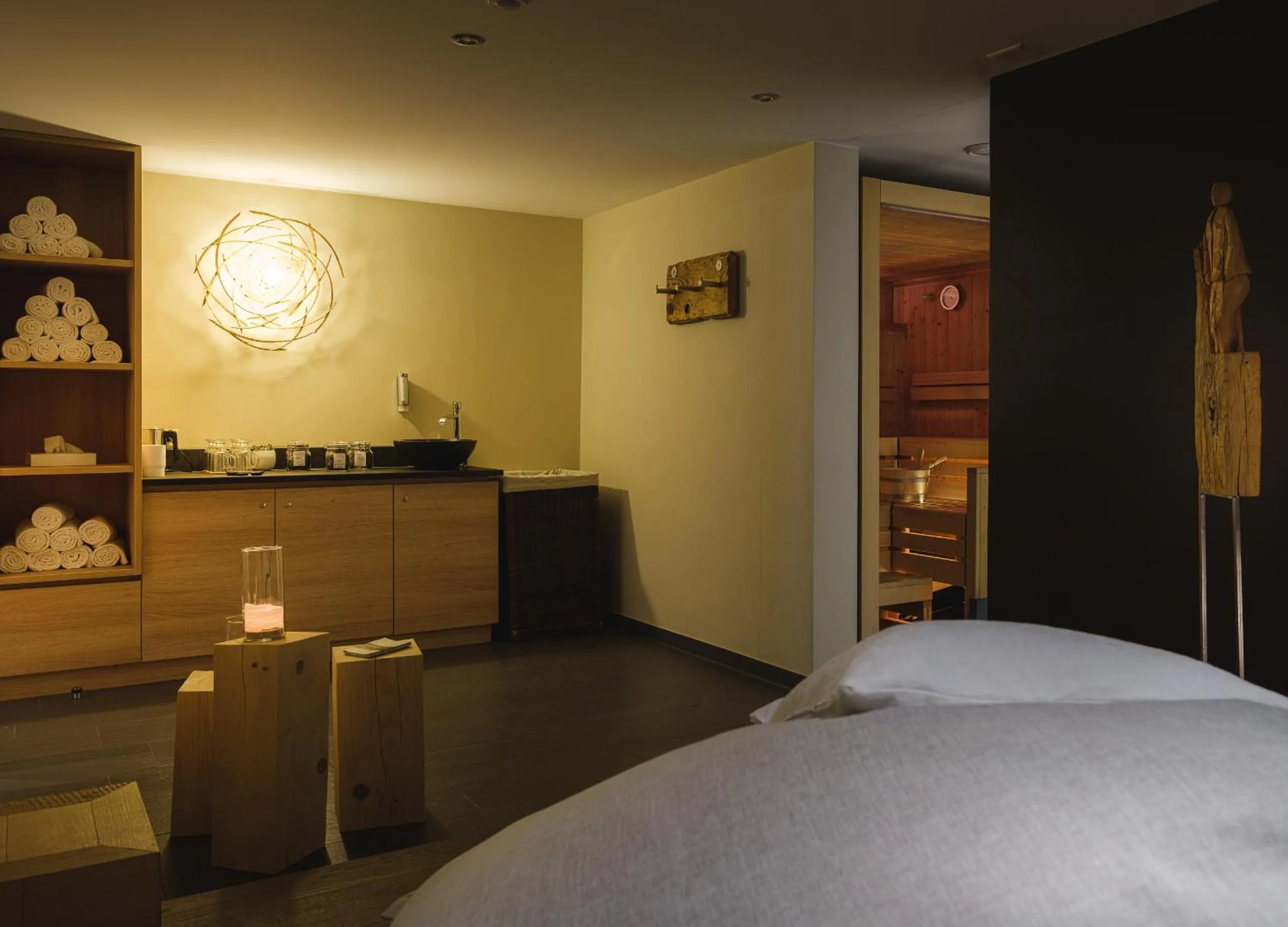 Restaurant/places to eat, Bed in Hotel Landhaus