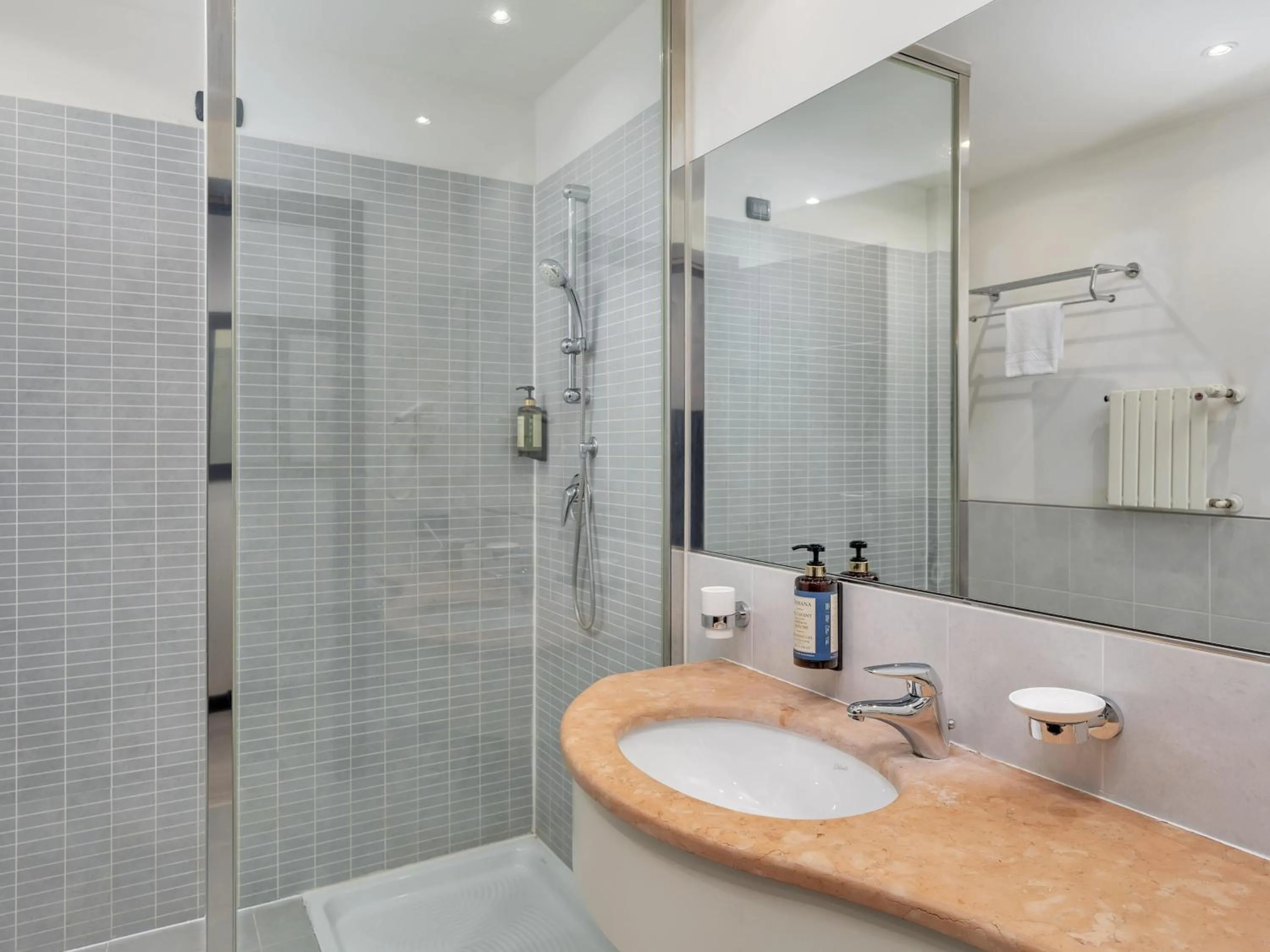 Bathroom in B&B HOTEL Park Hotel Cassano