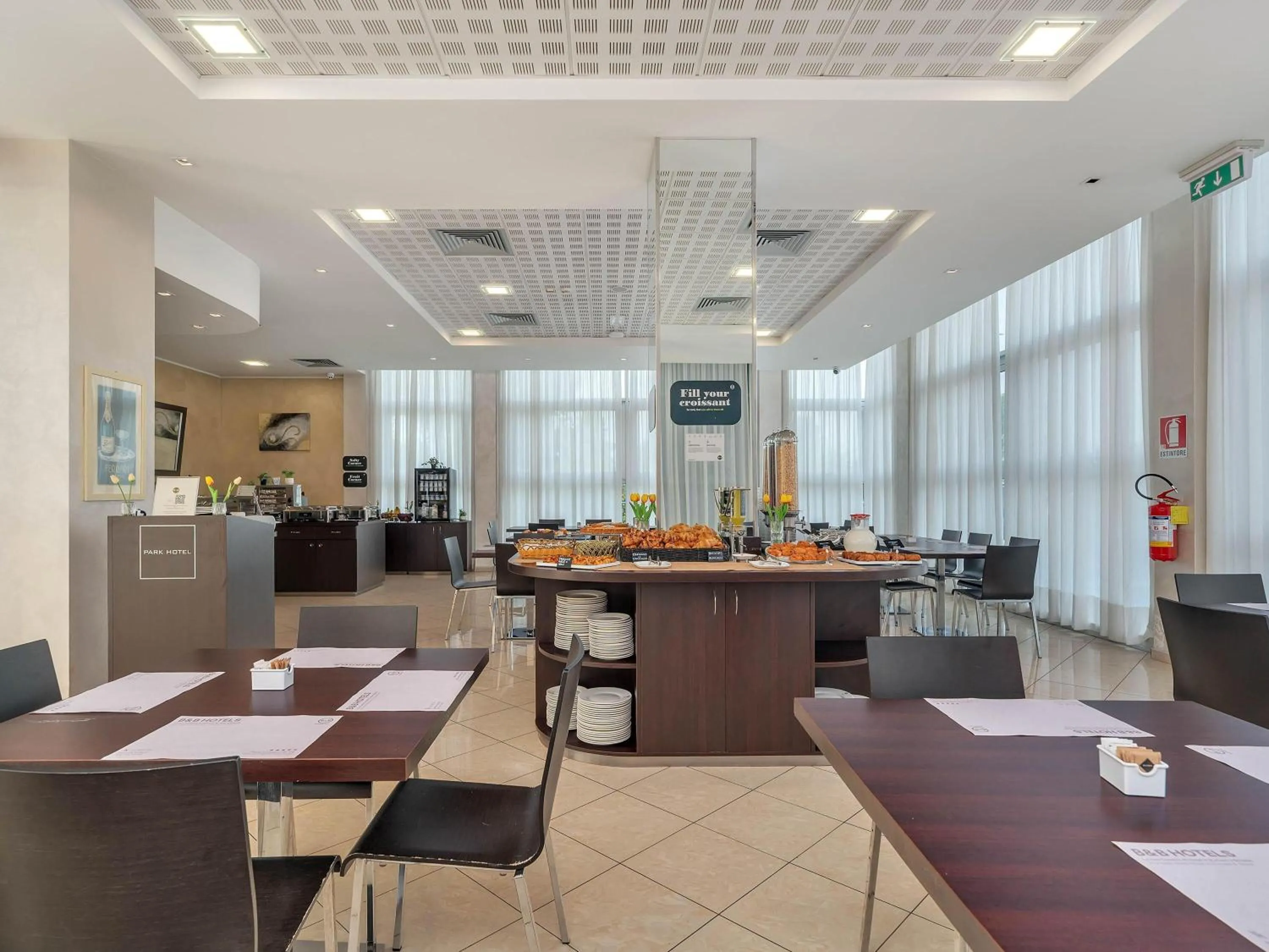 Lobby or reception in B&B HOTEL Park Hotel Cassano