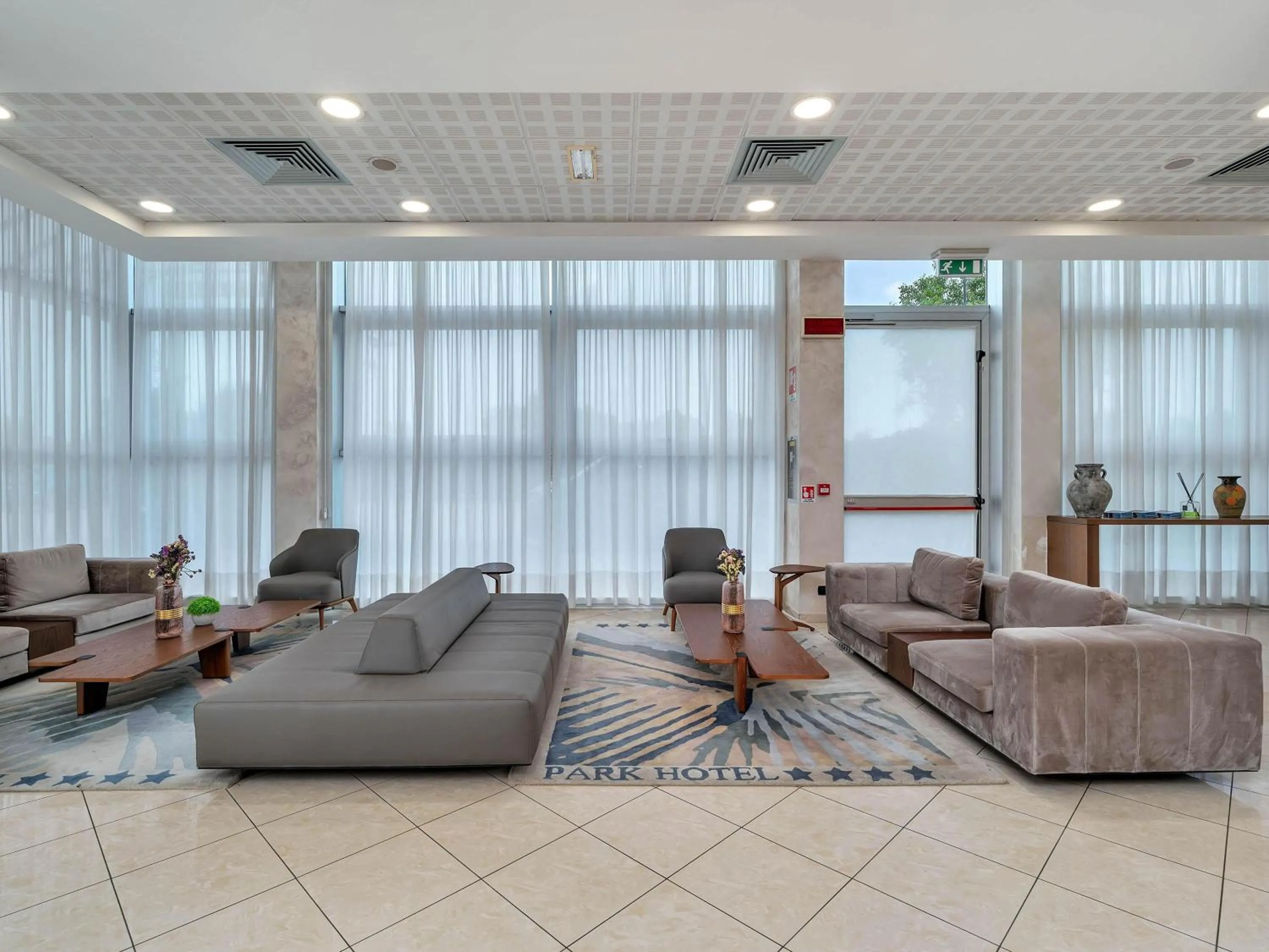 Lobby or reception in B&B HOTEL Park Hotel Cassano