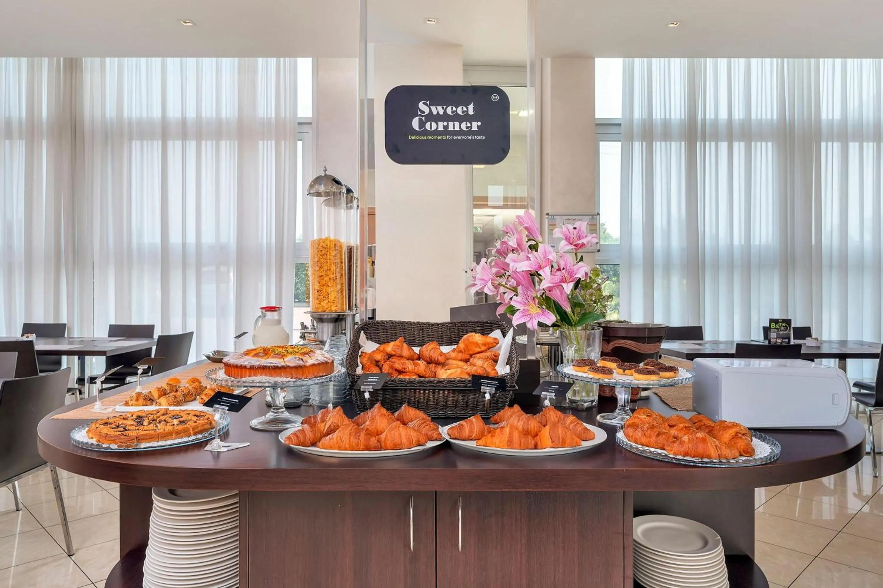 Restaurant/places to eat in B&B HOTEL Park Hotel Cassano