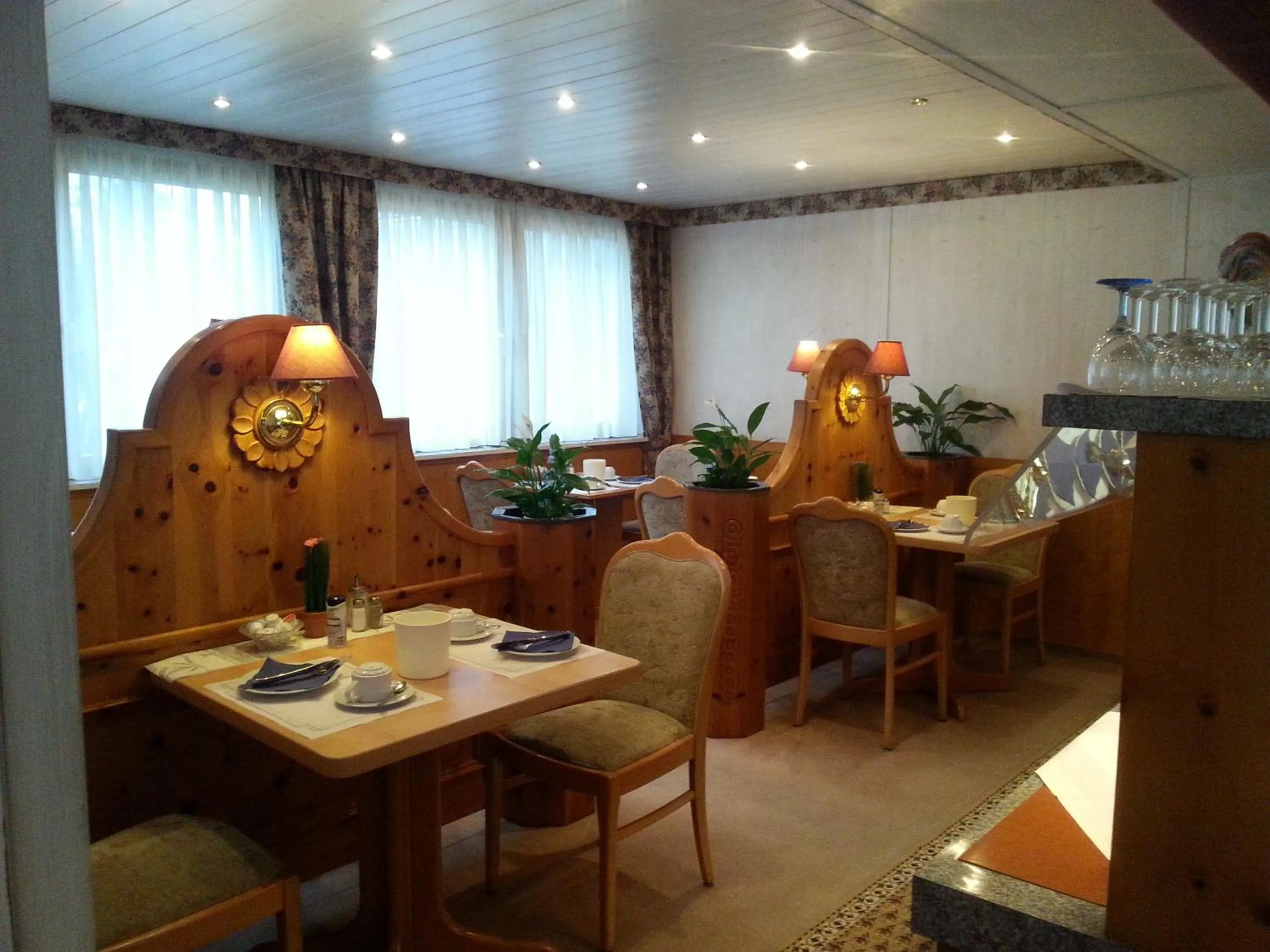 Restaurant/places to eat in Hotel Park Eden