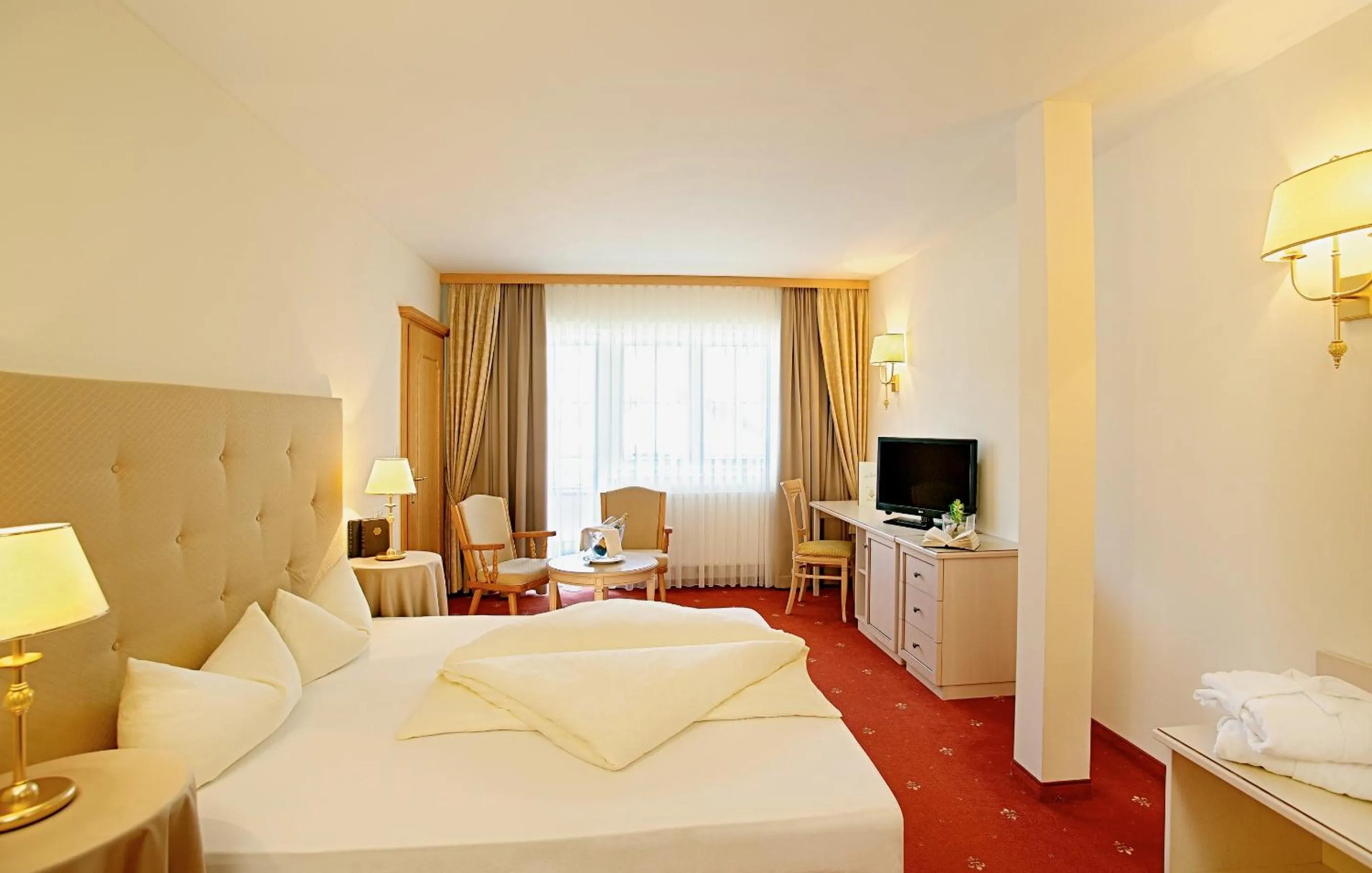 Photo of the whole room, Bed in Das Schlössl