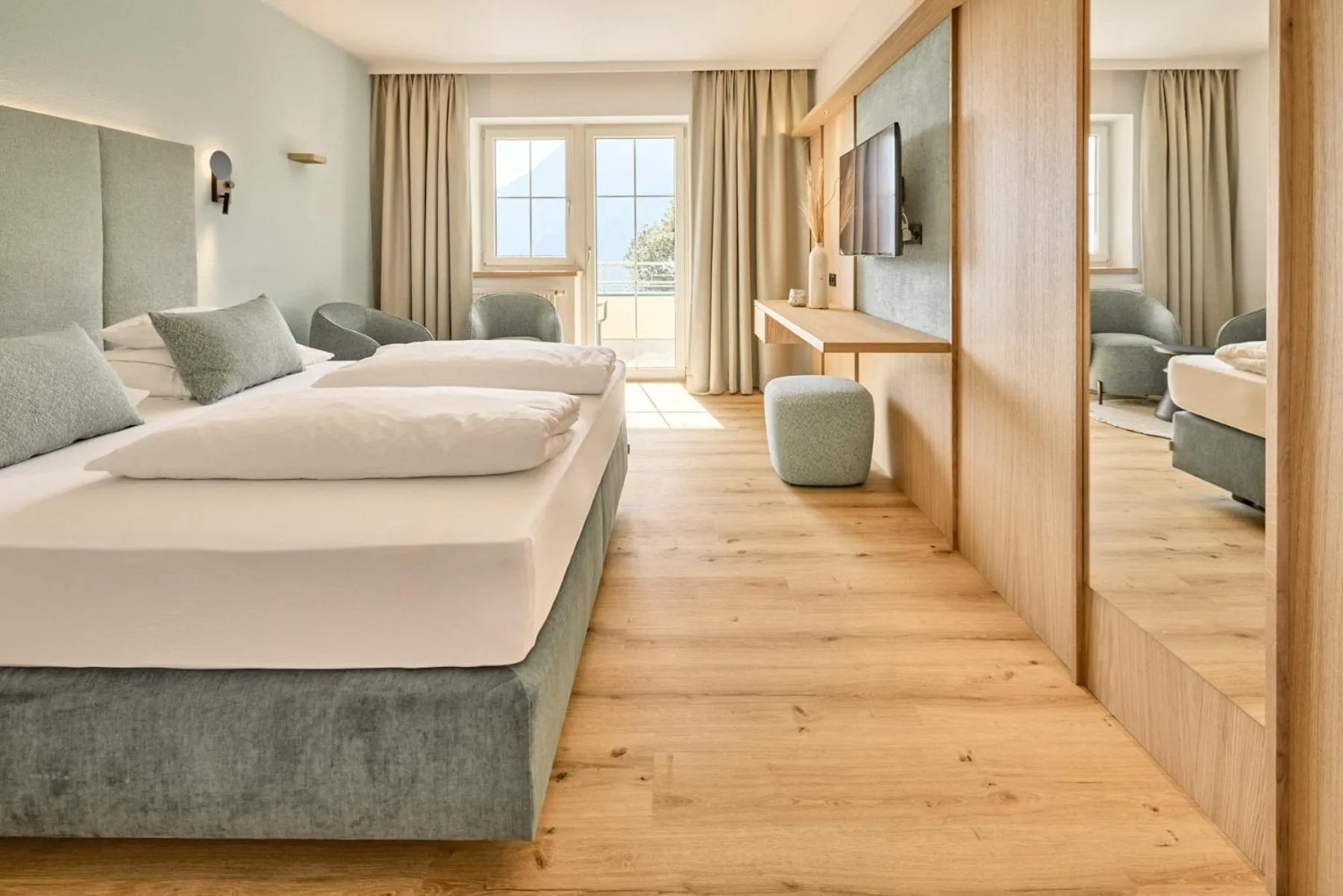 Photo of the whole room, Bed in Das Schlössl